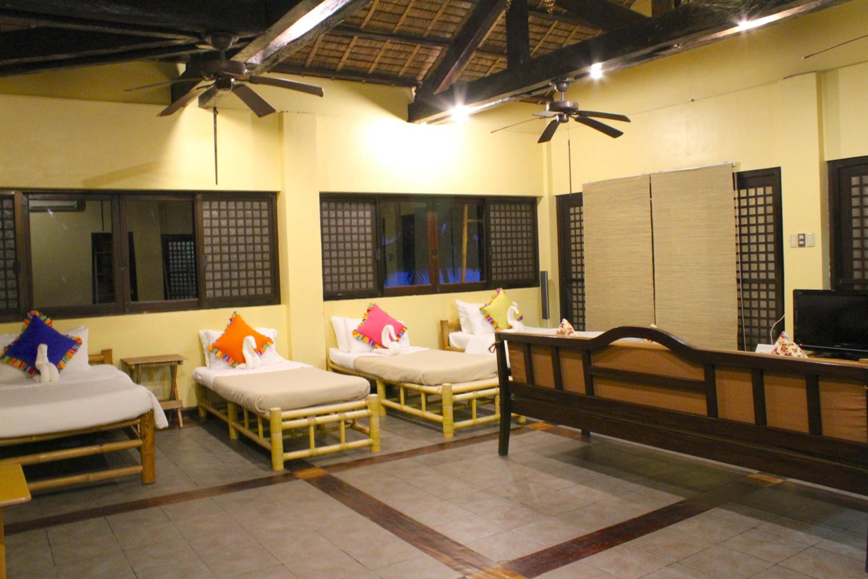 Beachfront Family Room photo 2