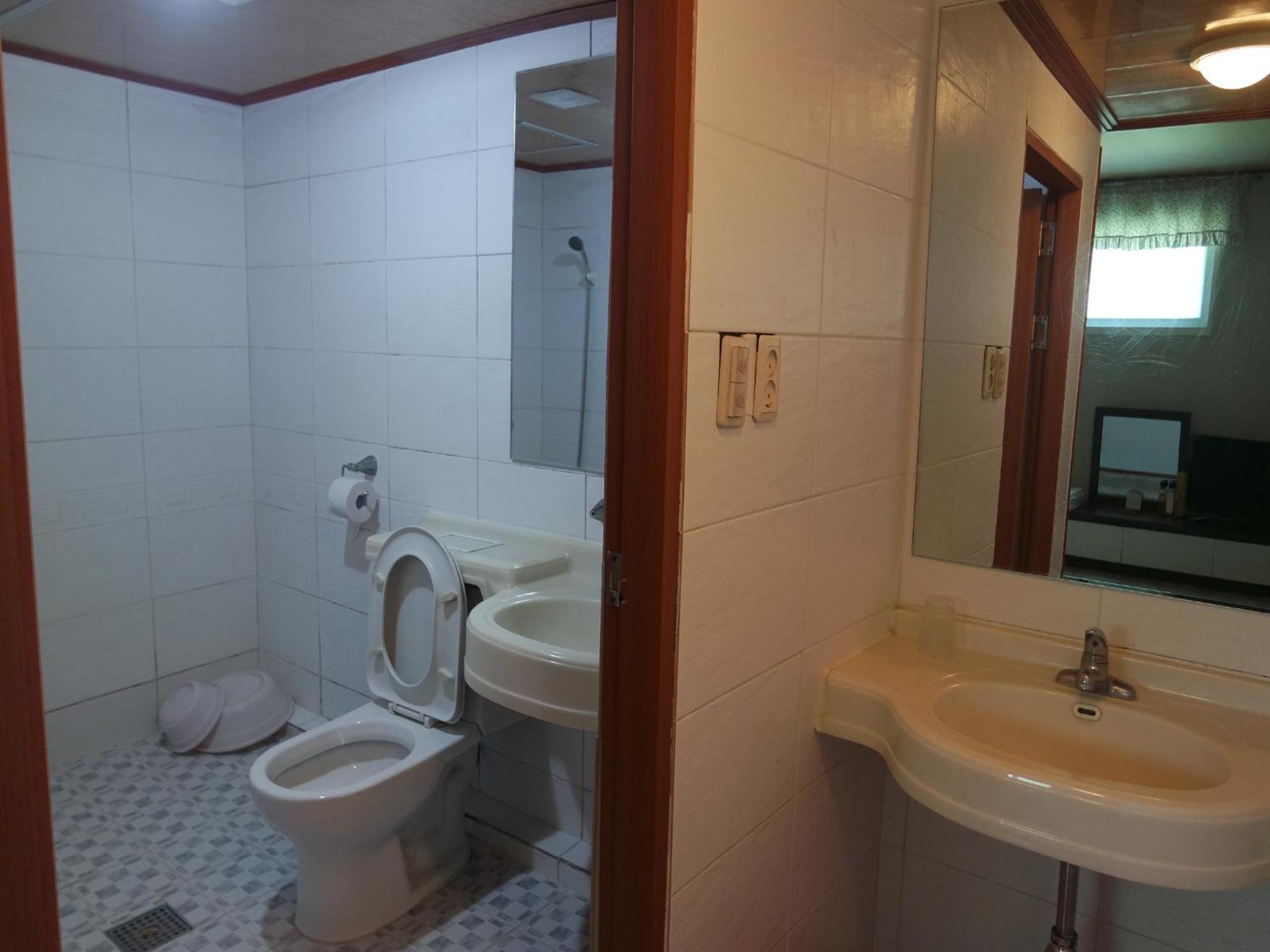Standard Twin Room photo 3