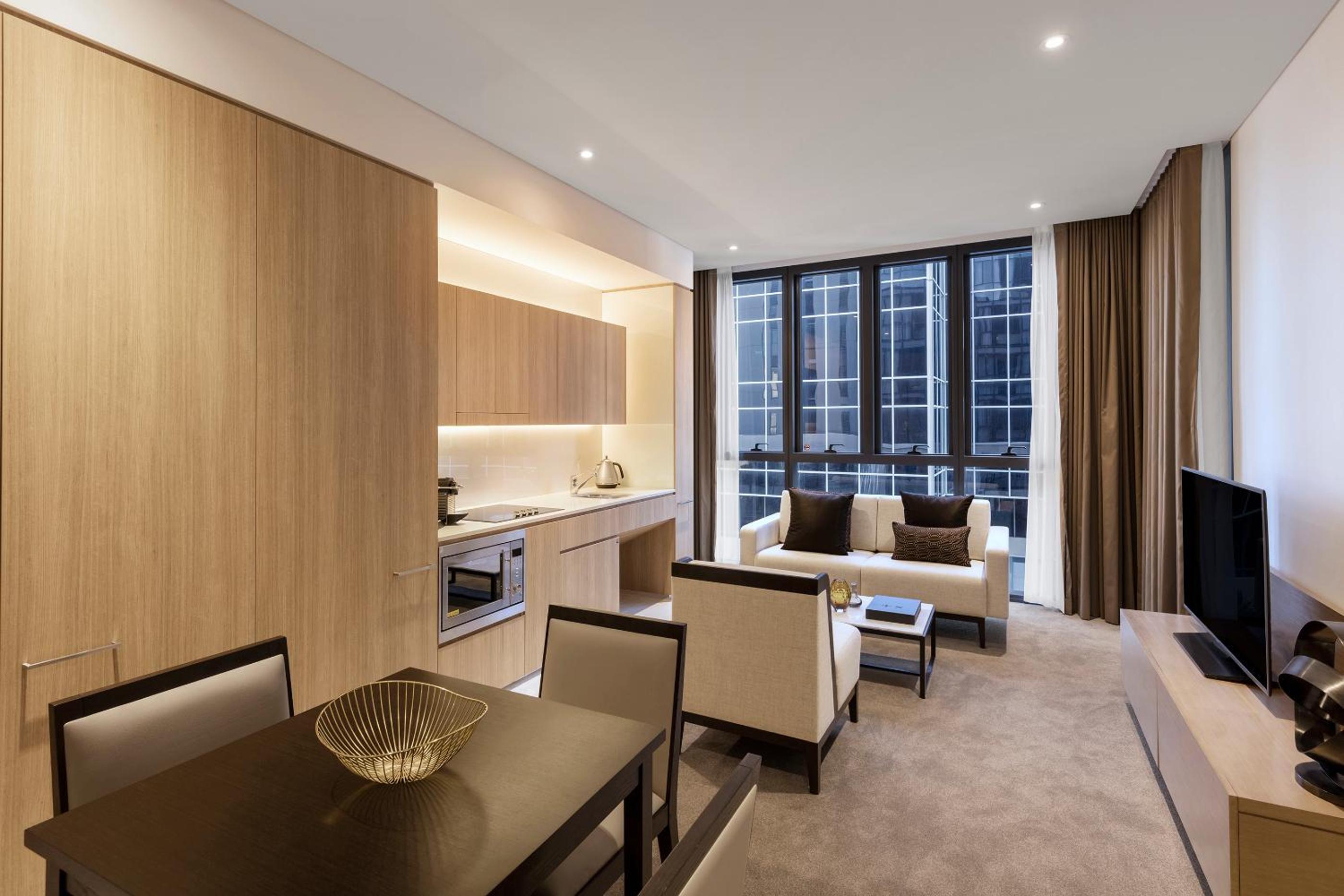 Deluxe Two-Bedroom Suite thumbnail 5