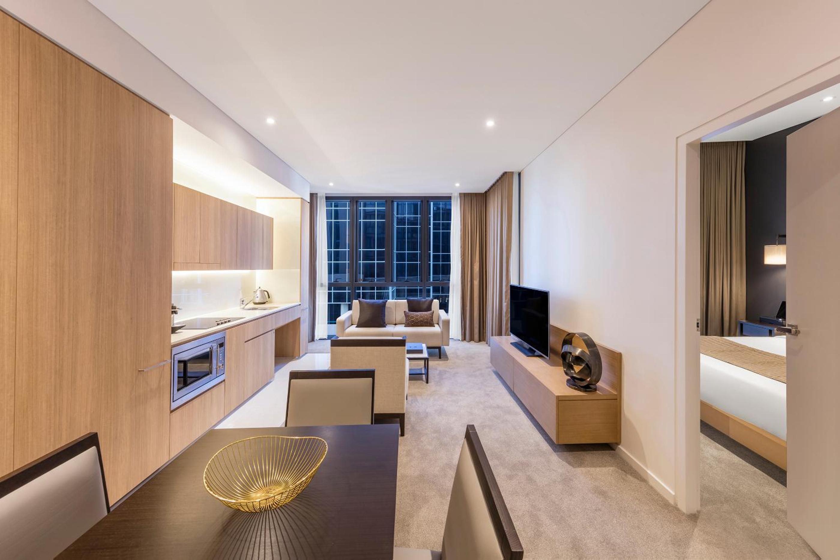 Deluxe Two-Bedroom Suite thumbnail 6