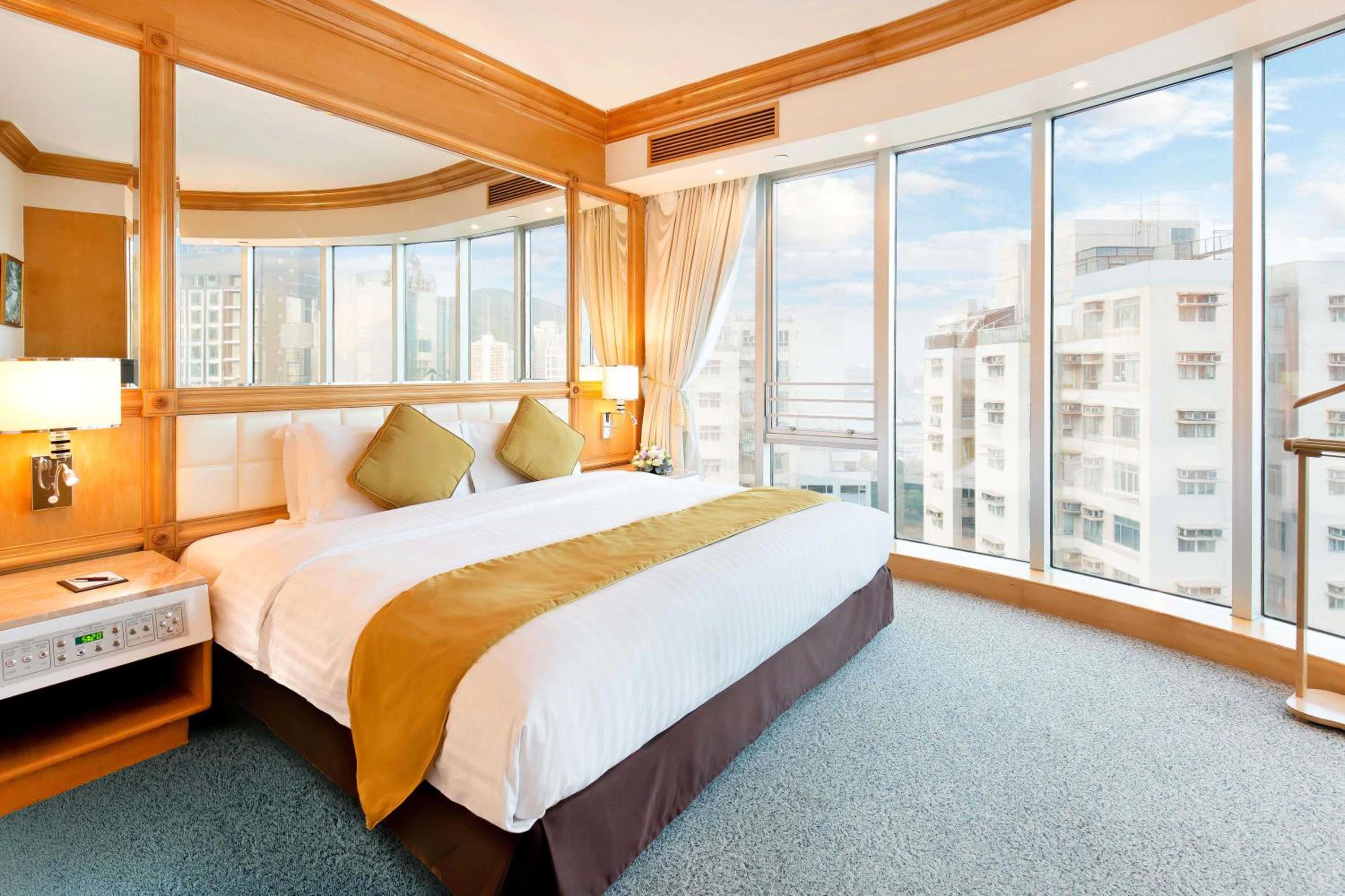 Executive Suite with Lounge Access photo 2