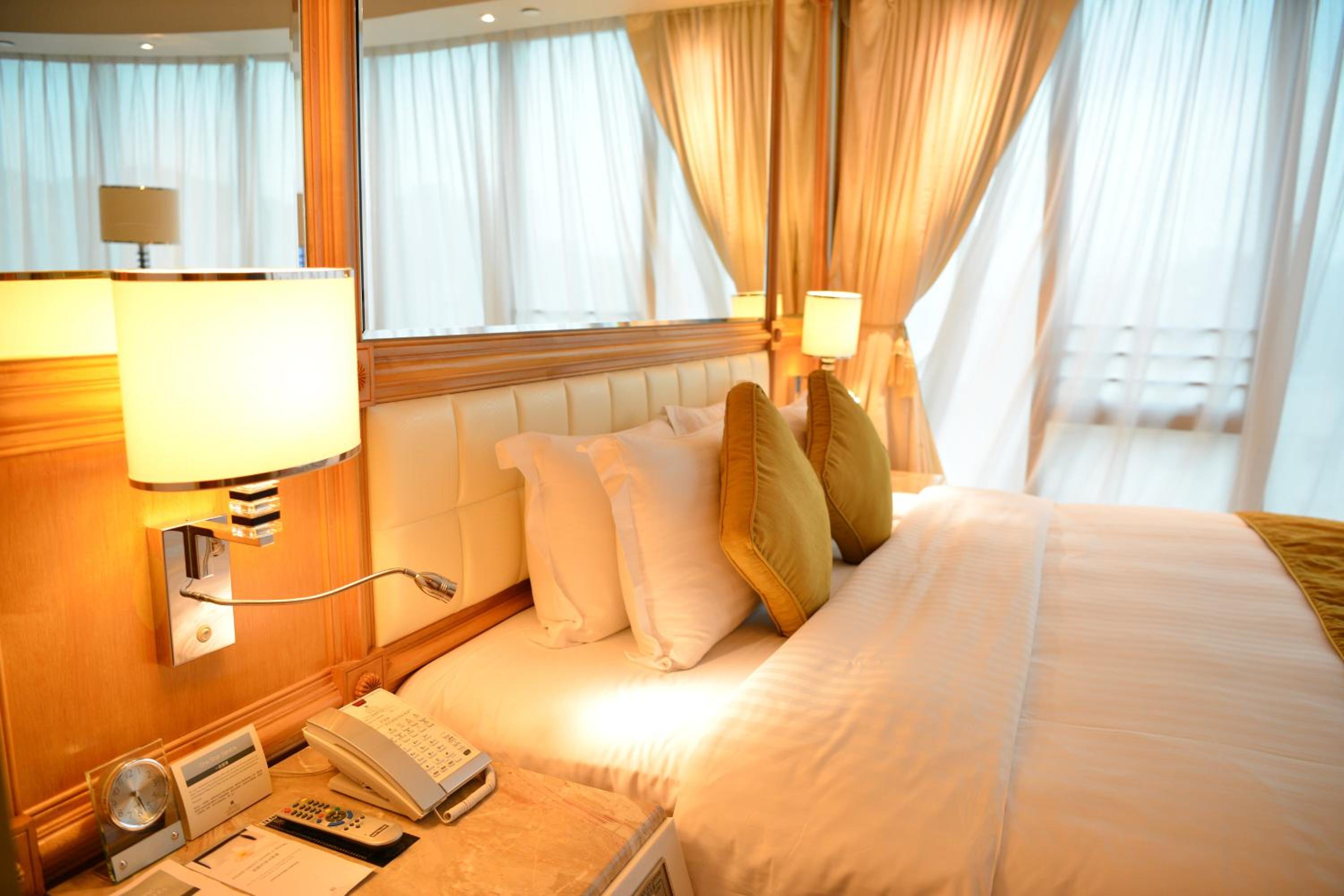 Executive Suite with Lounge Access photo 3