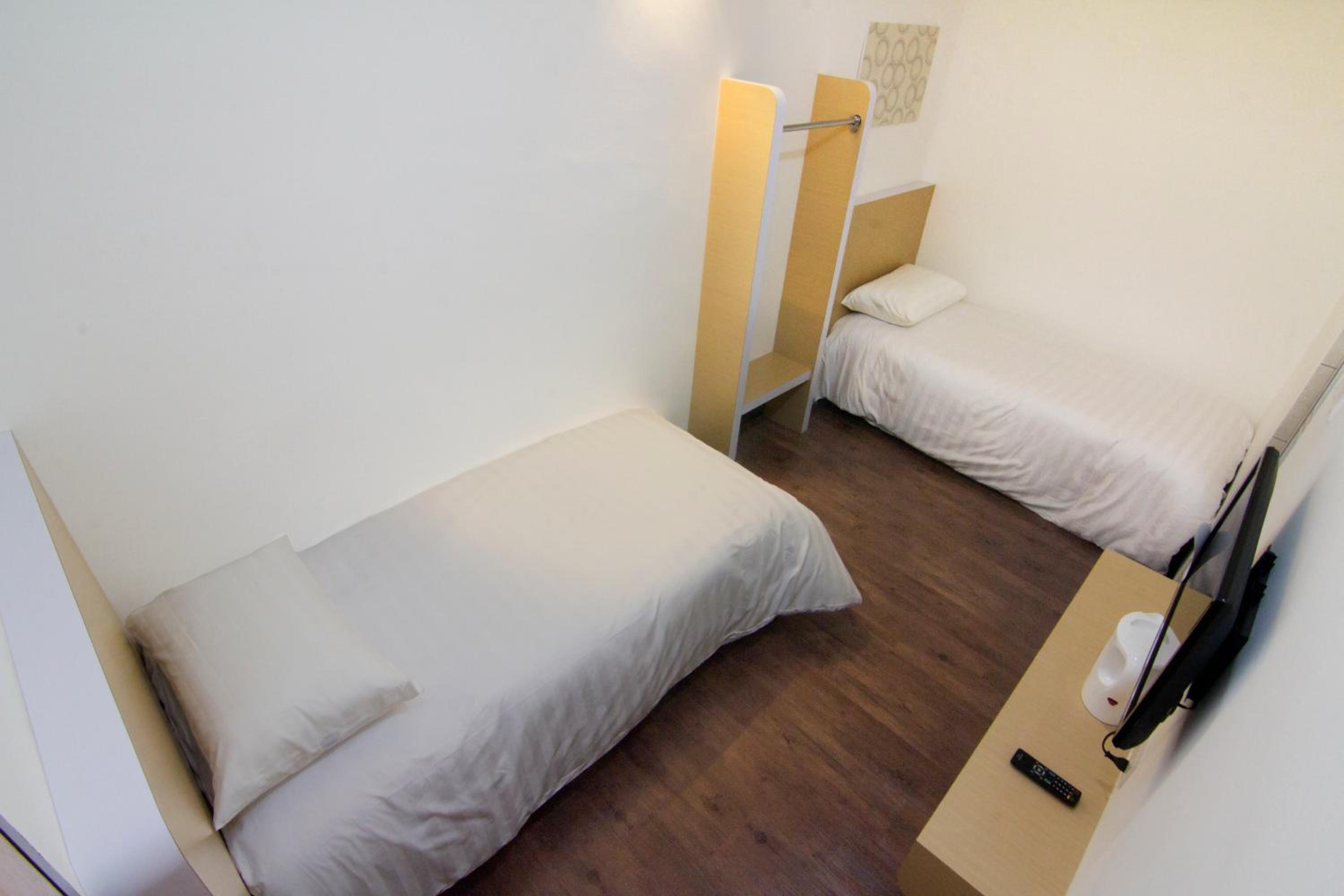 Budget Twin Room photo 3
