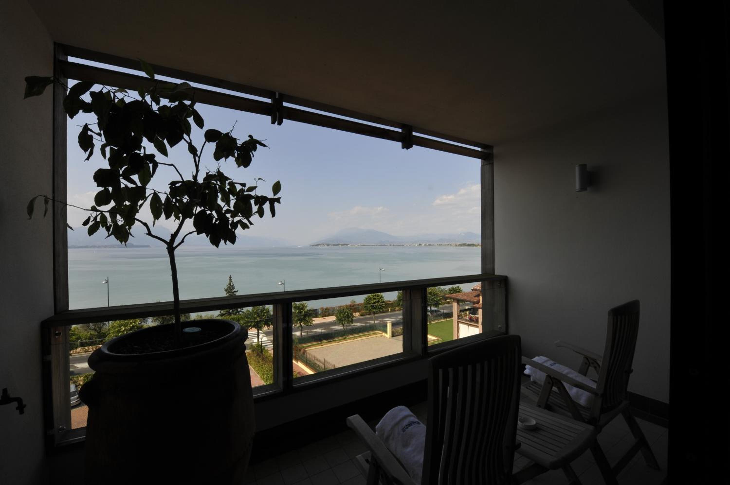 Standard Room with Lake View and Spa Access - Photo 2