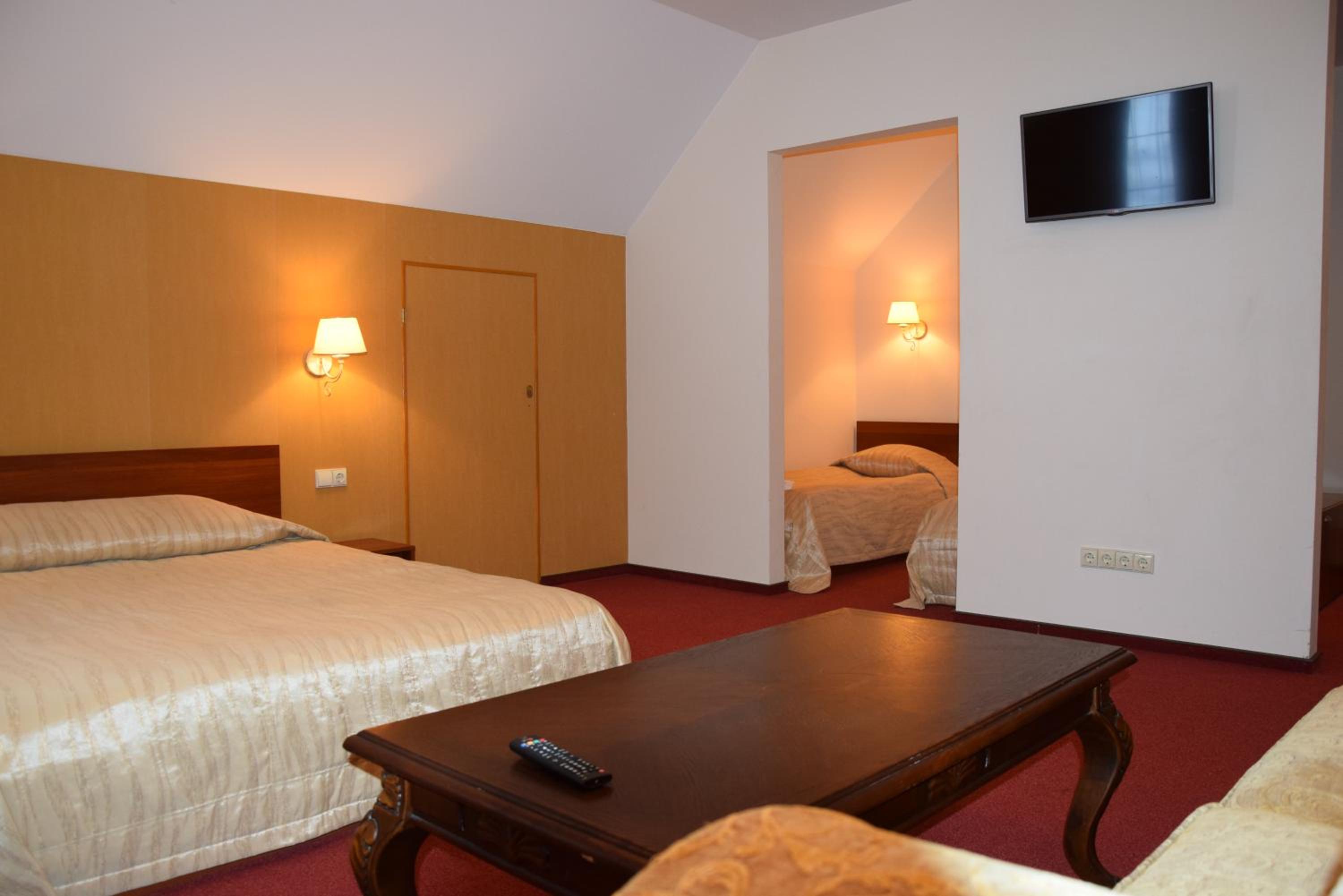 Quadruple Room - Photo 1