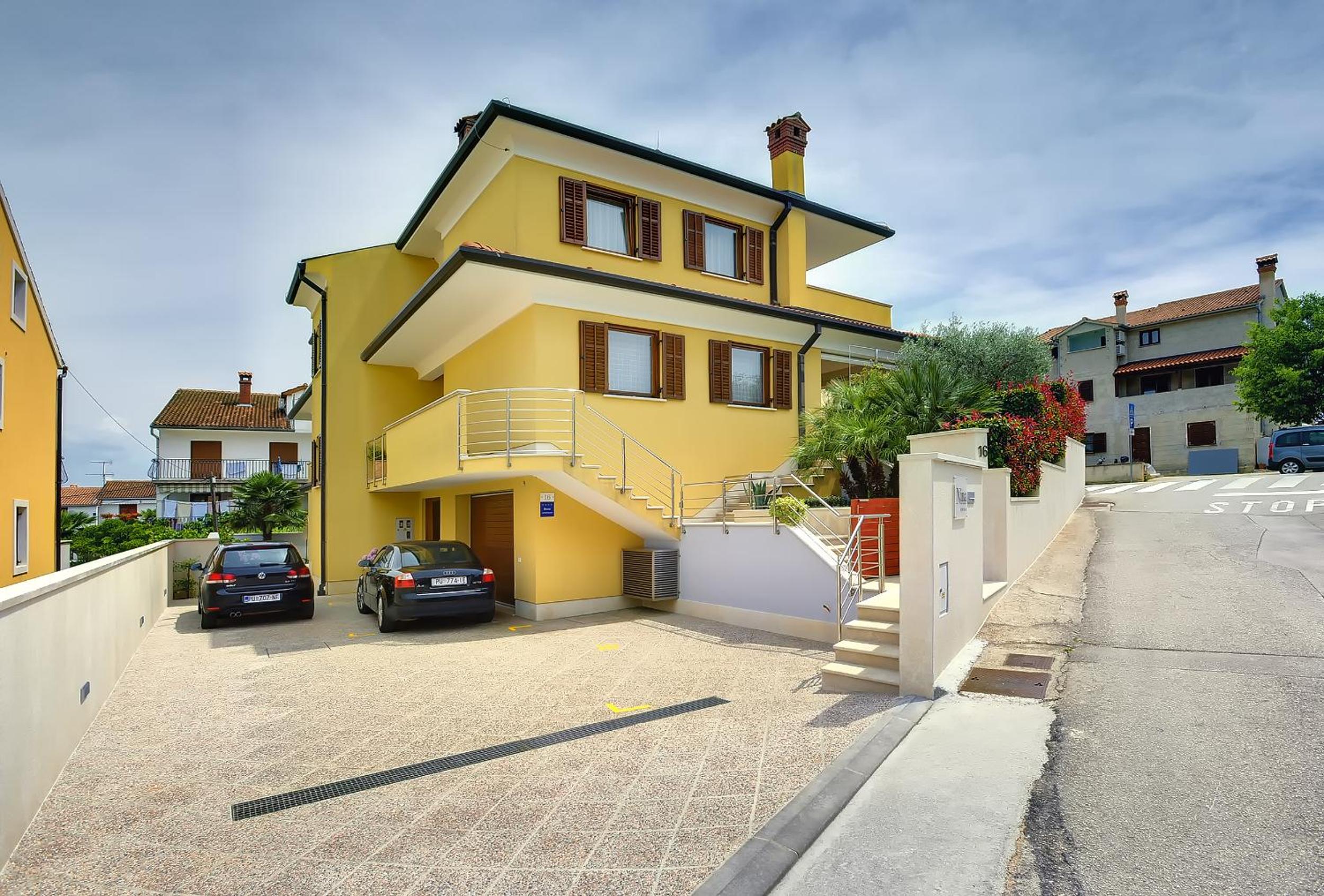 One-Bedroom Apartment with Balcony photo 2