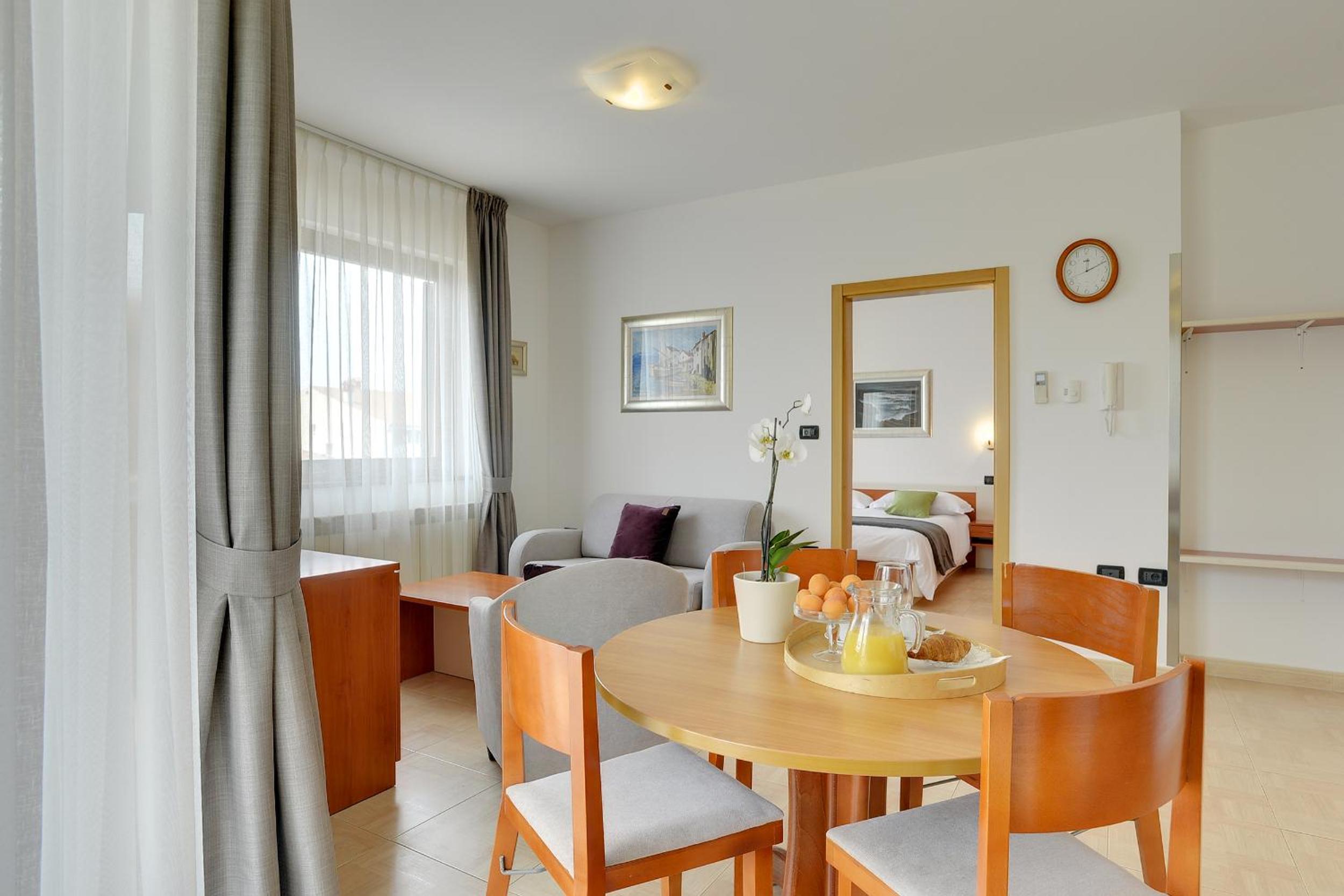 Comfor Two-Bedroom Apartment with Balcony photo 1