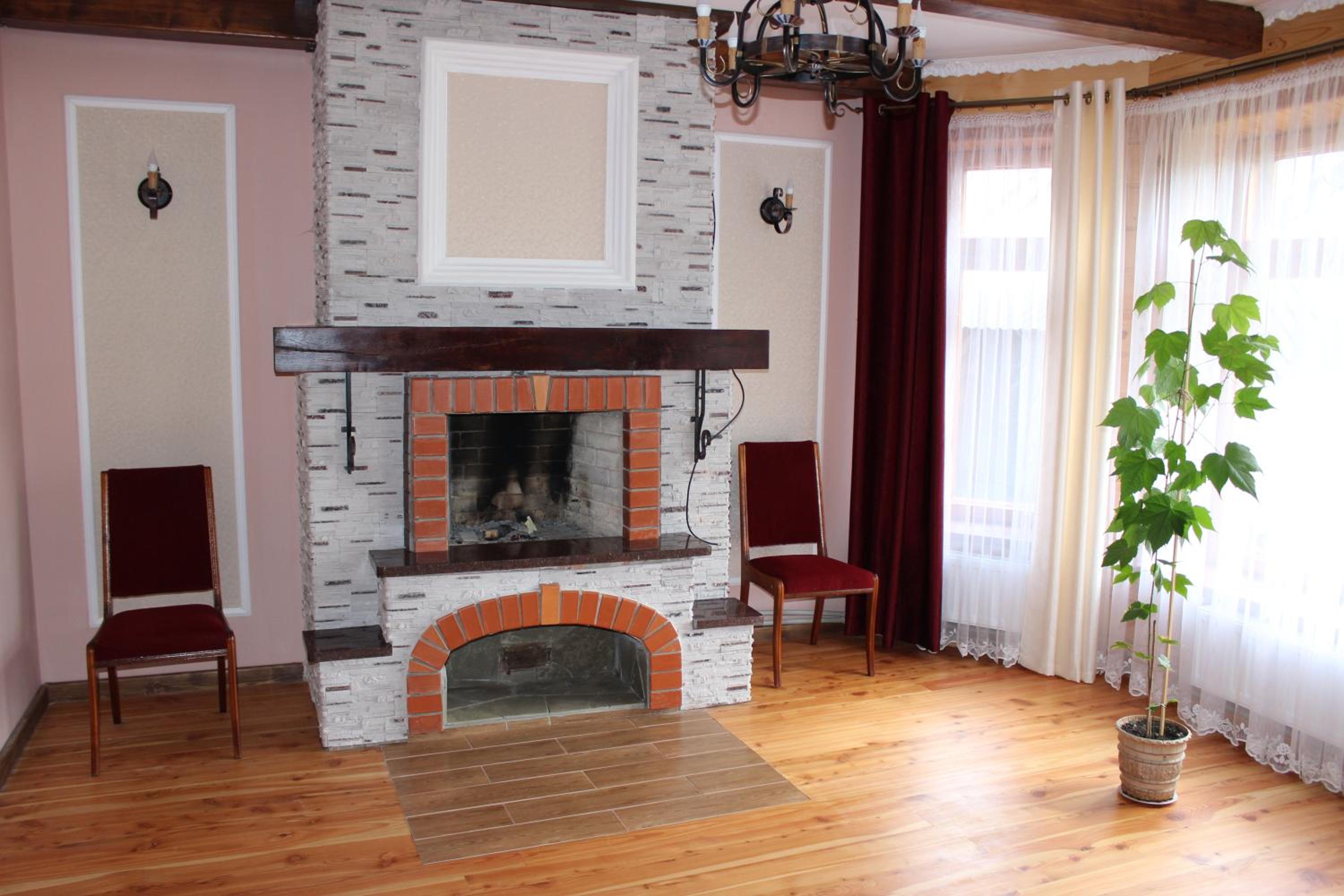 Family Room with Mountain View photo 1