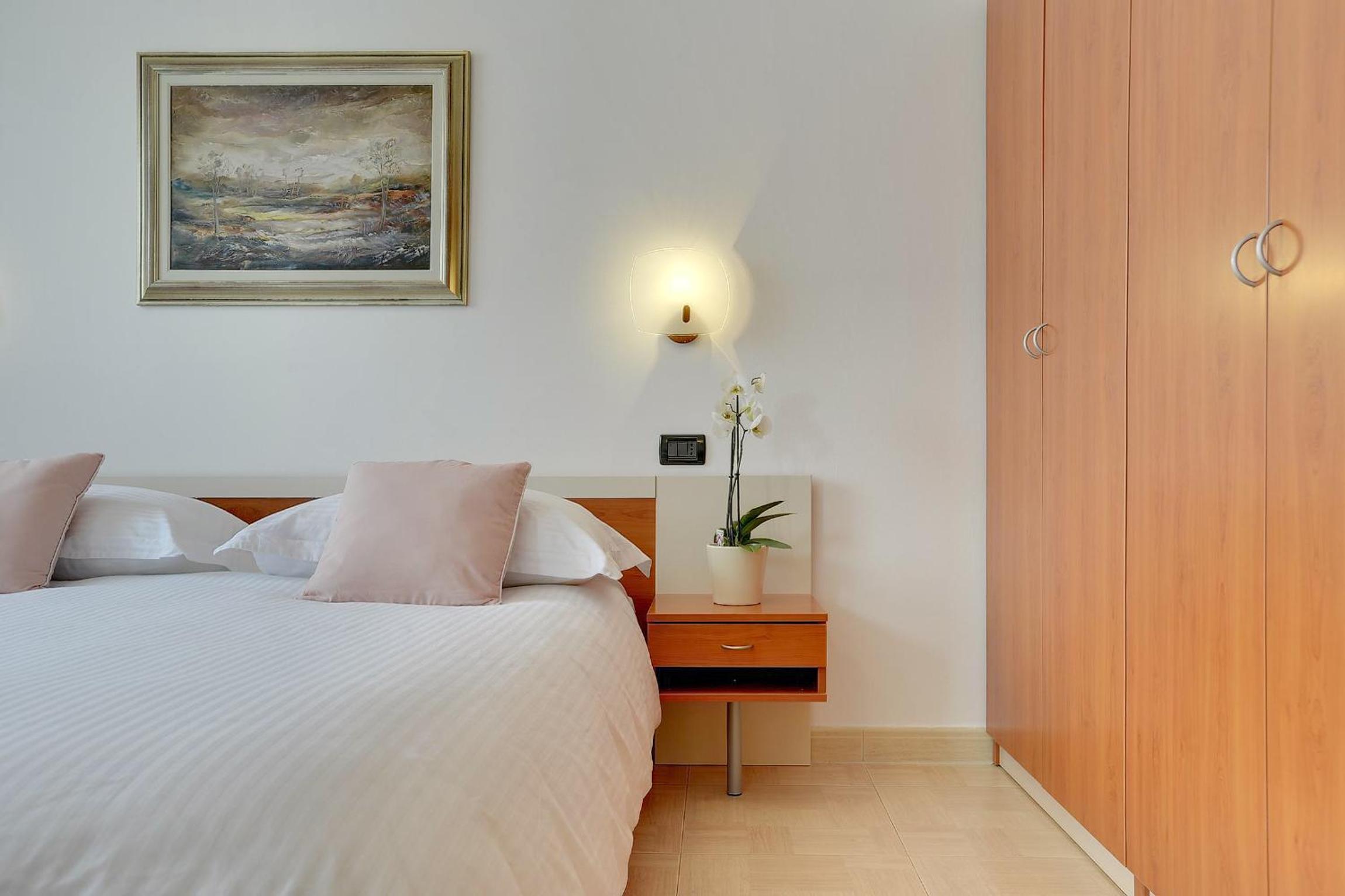 One-Bedroom Apartment with Balcony photo 1