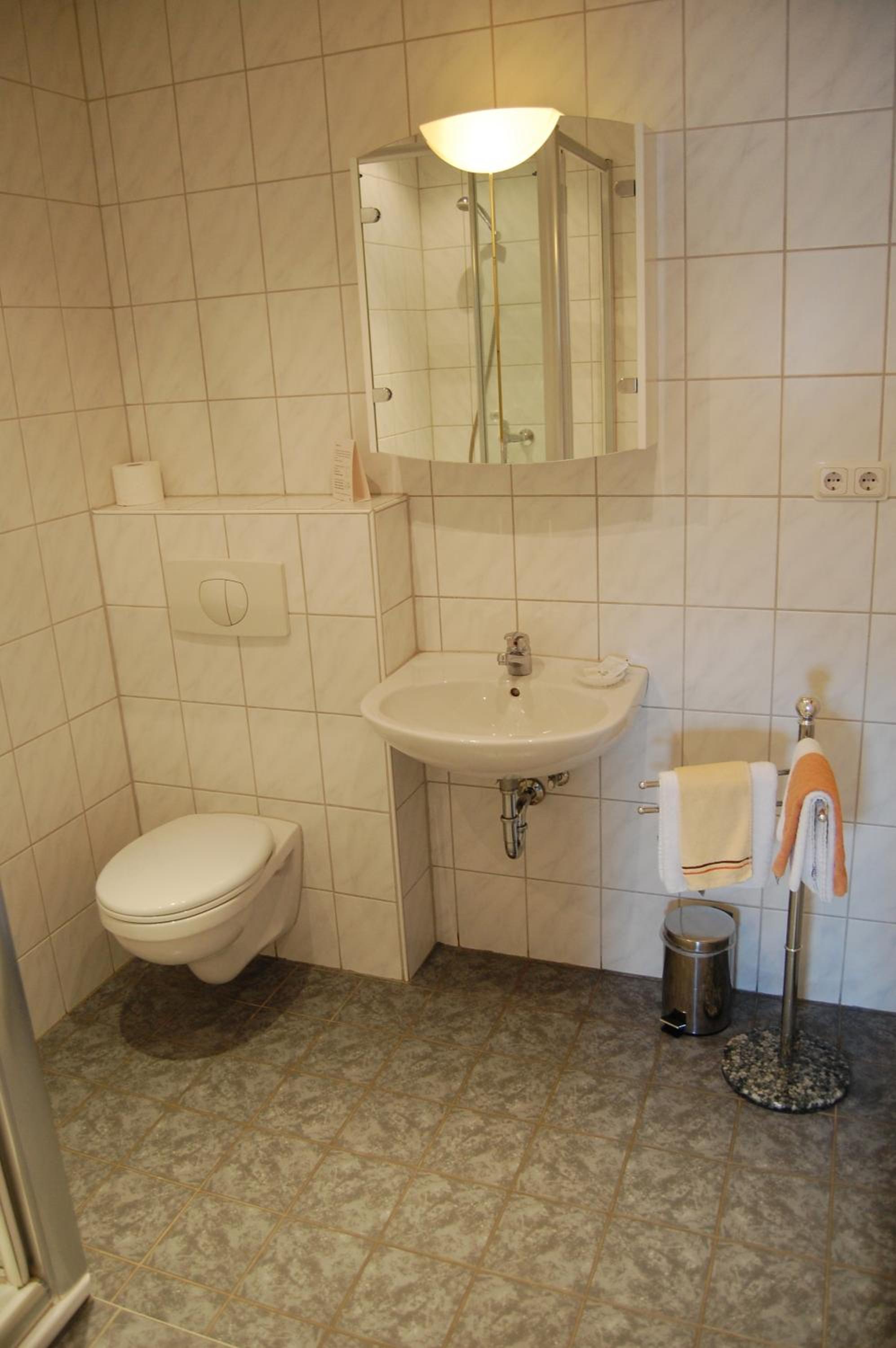 Double or Twin Room - Photo 5