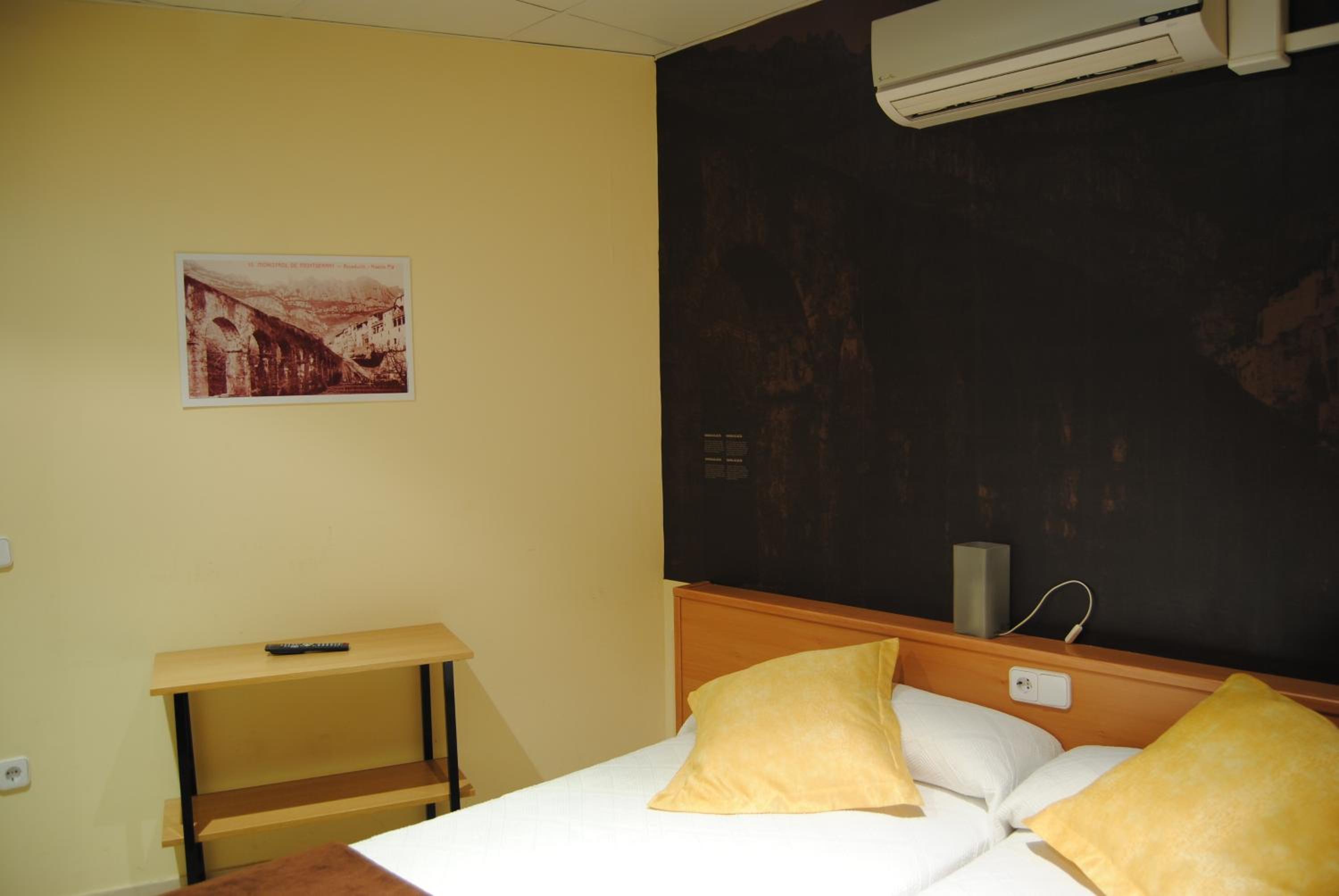 Twin Room - Photo 2
