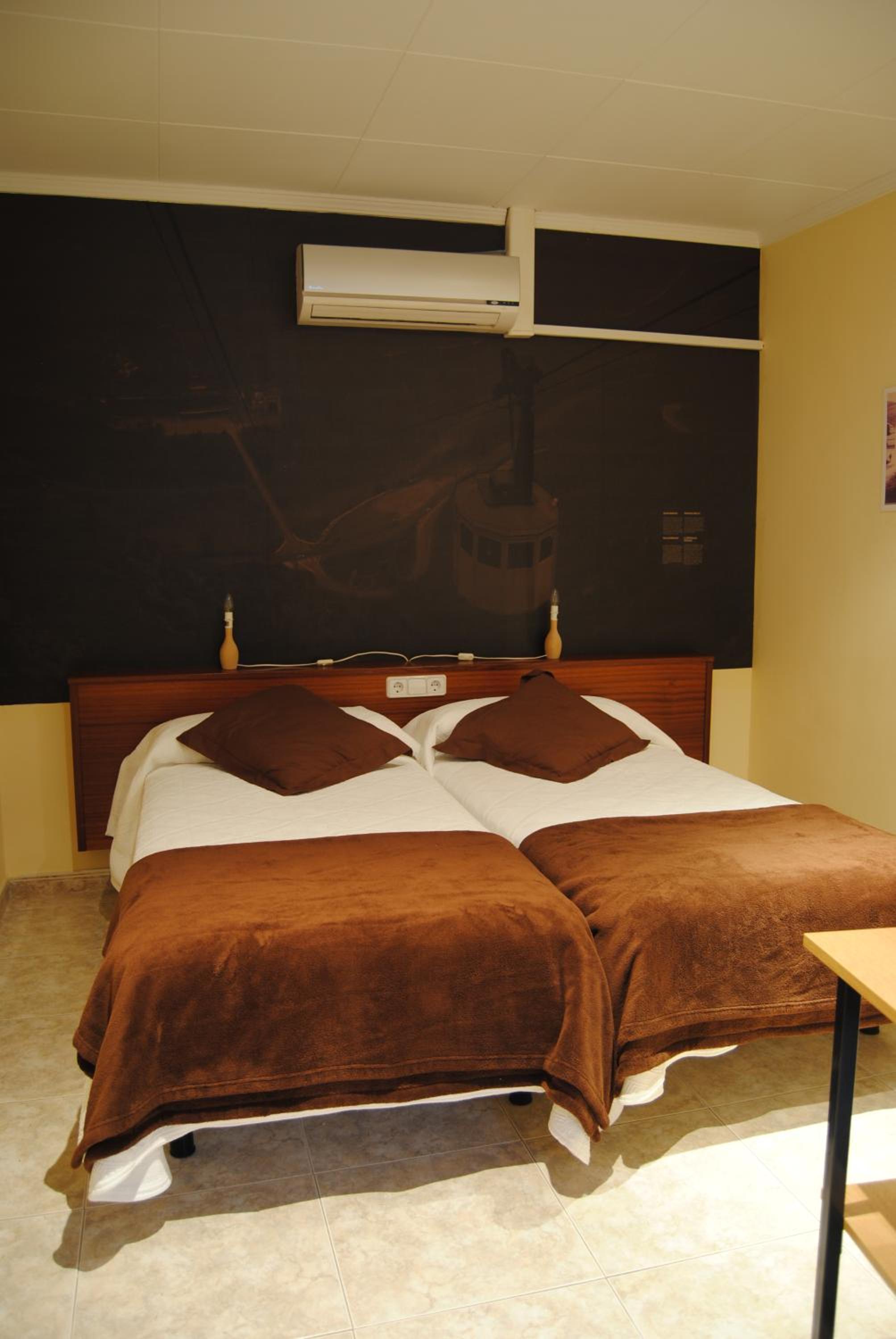 Twin Room - Photo 4