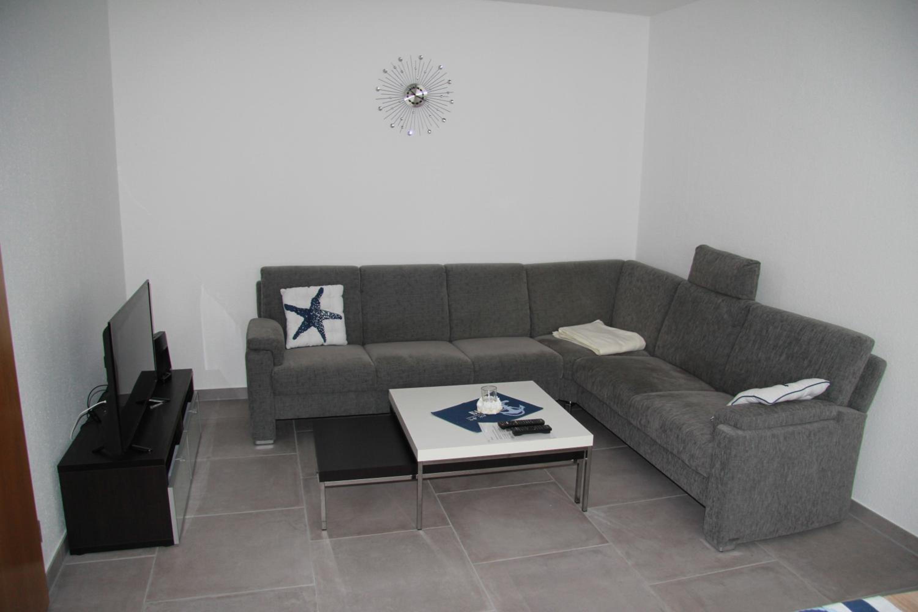 Apartment photo 2