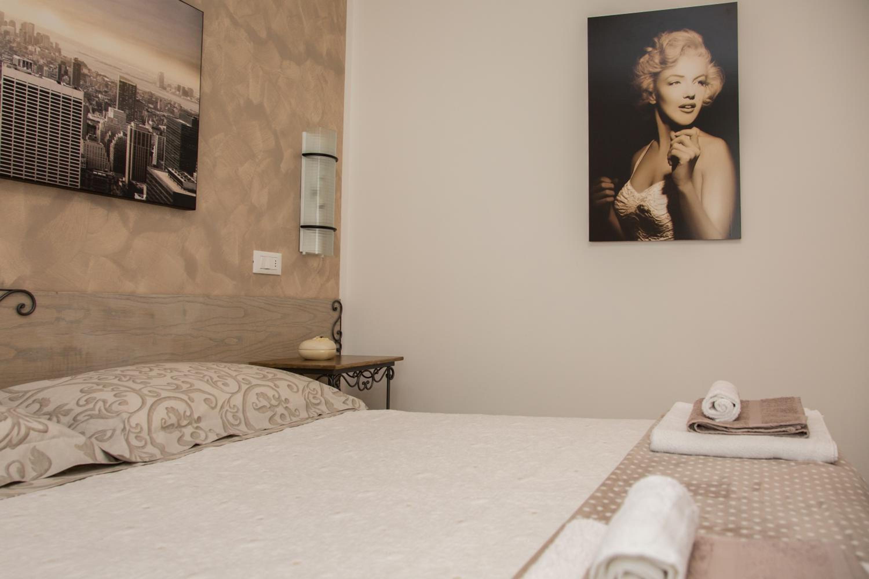 Deluxe King Room photo 3
