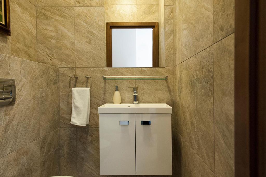 Two-Bedroom Apartment - Photo 3