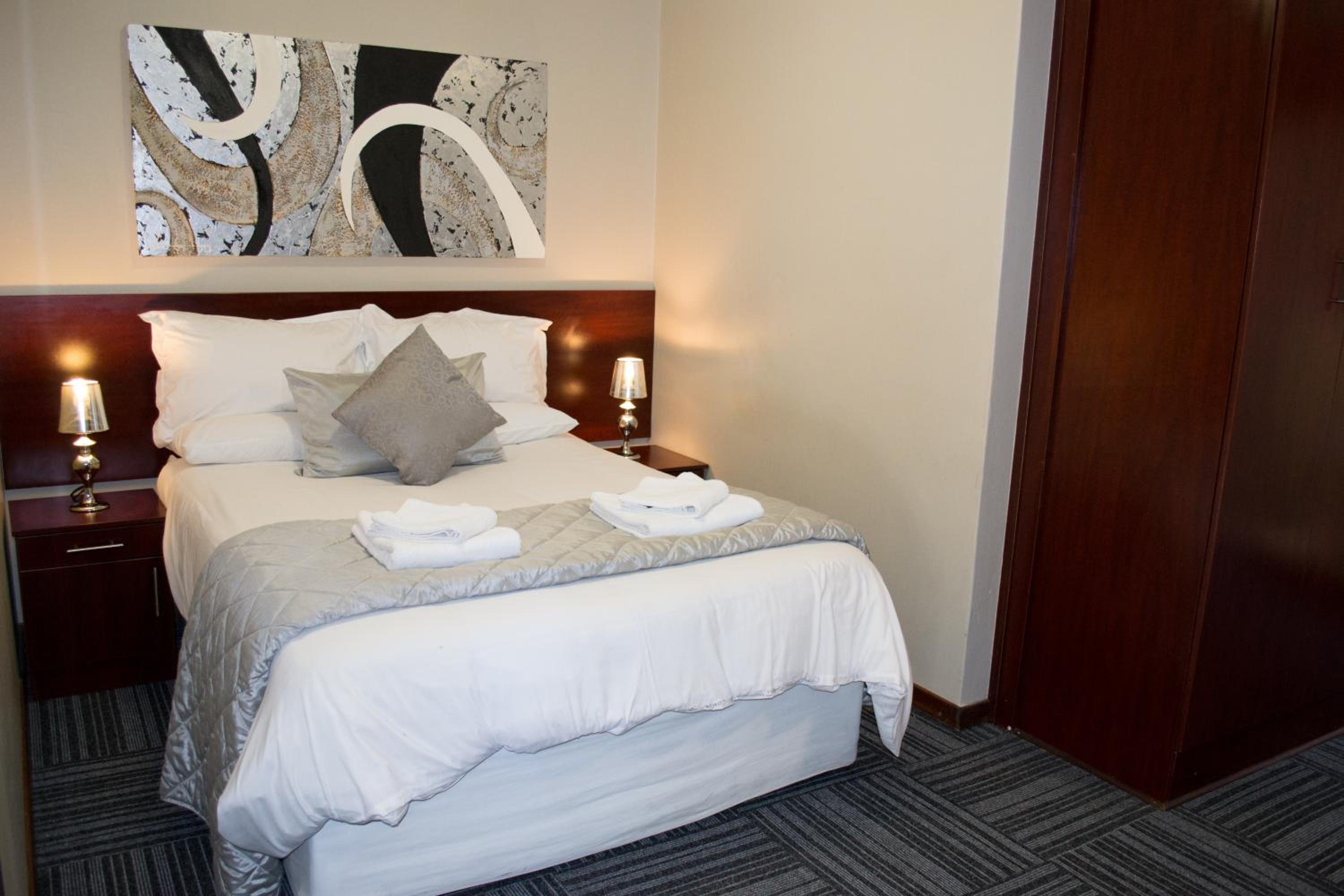 Double Room with Patio - Photo 3