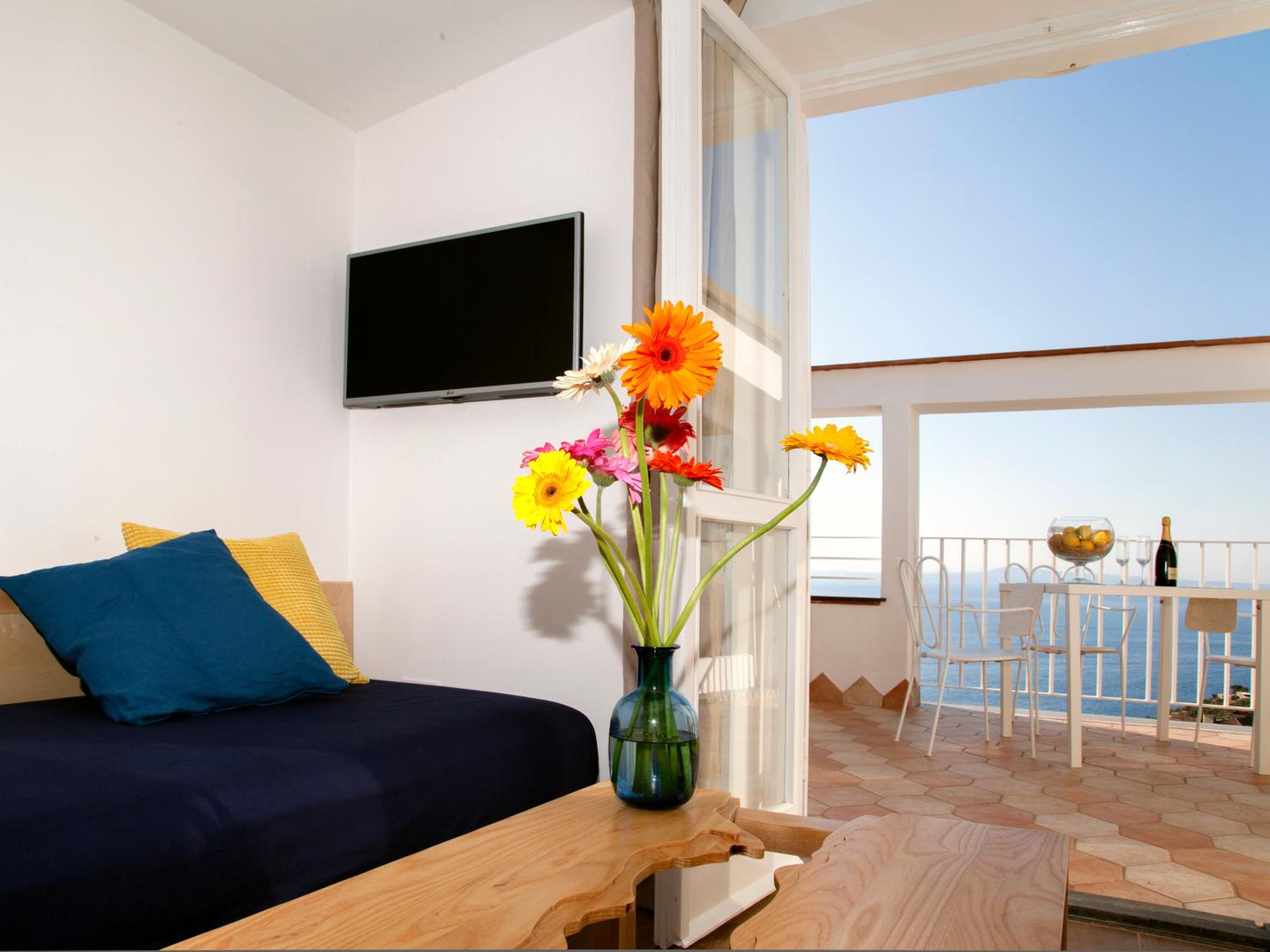 Family Room with Terrace photo 3