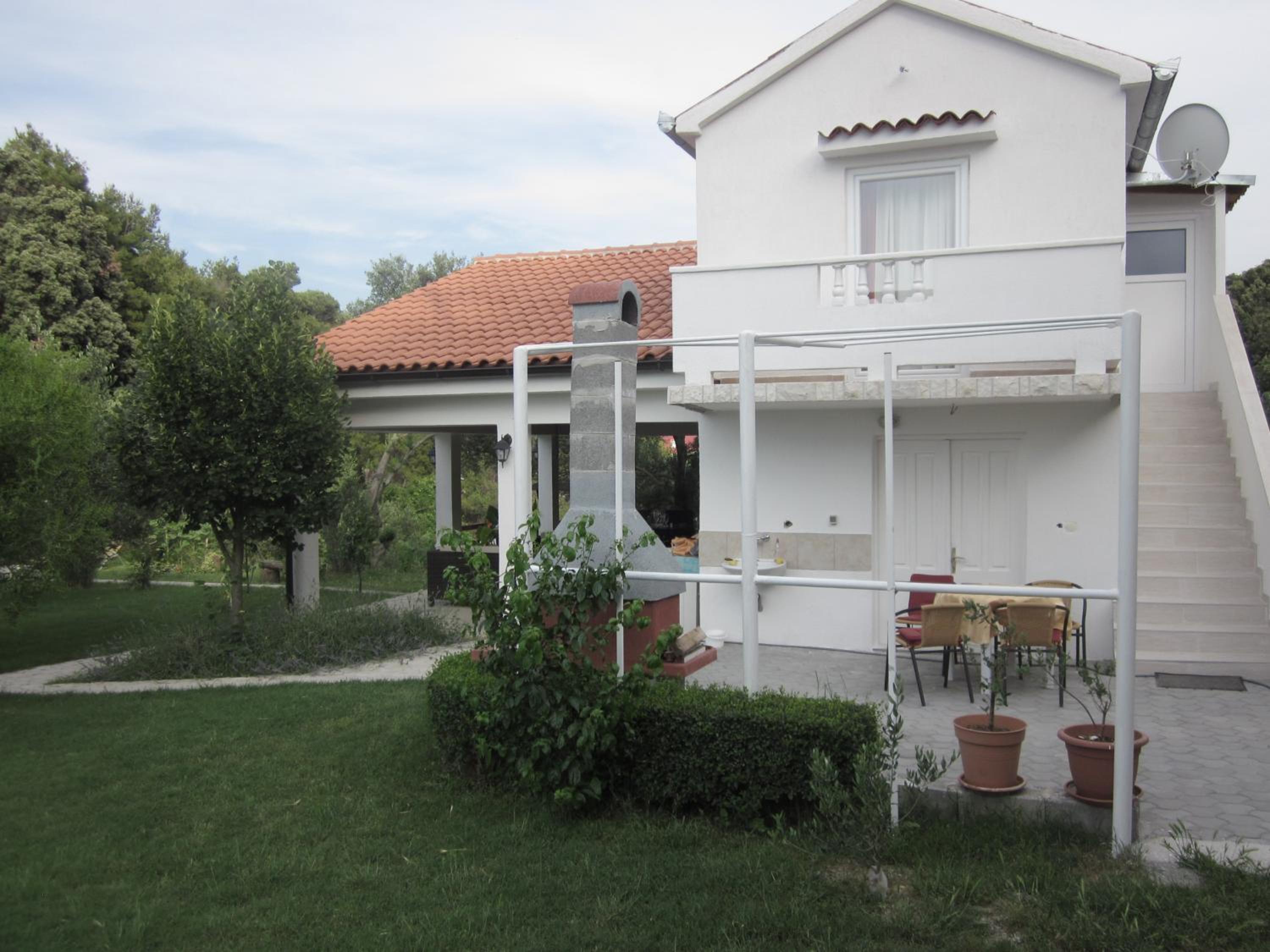 Apartment with Terrace - Photo 12