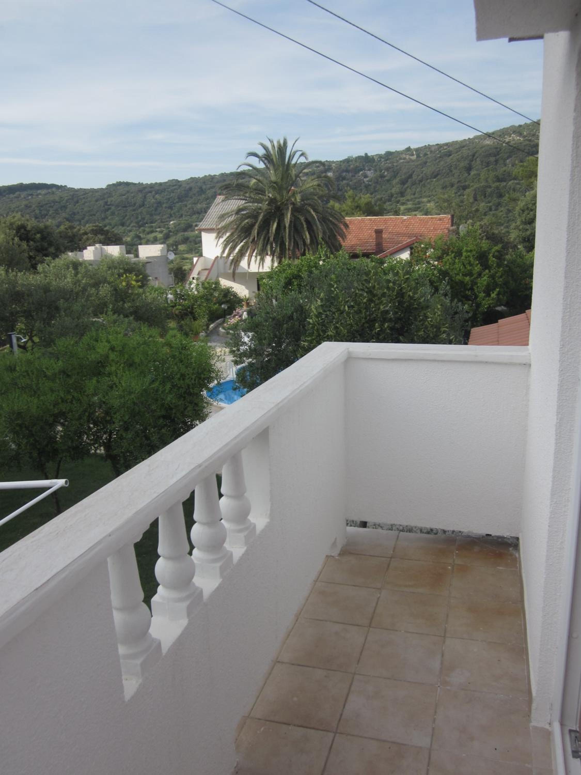 Apartment with Terrace - Photo 9