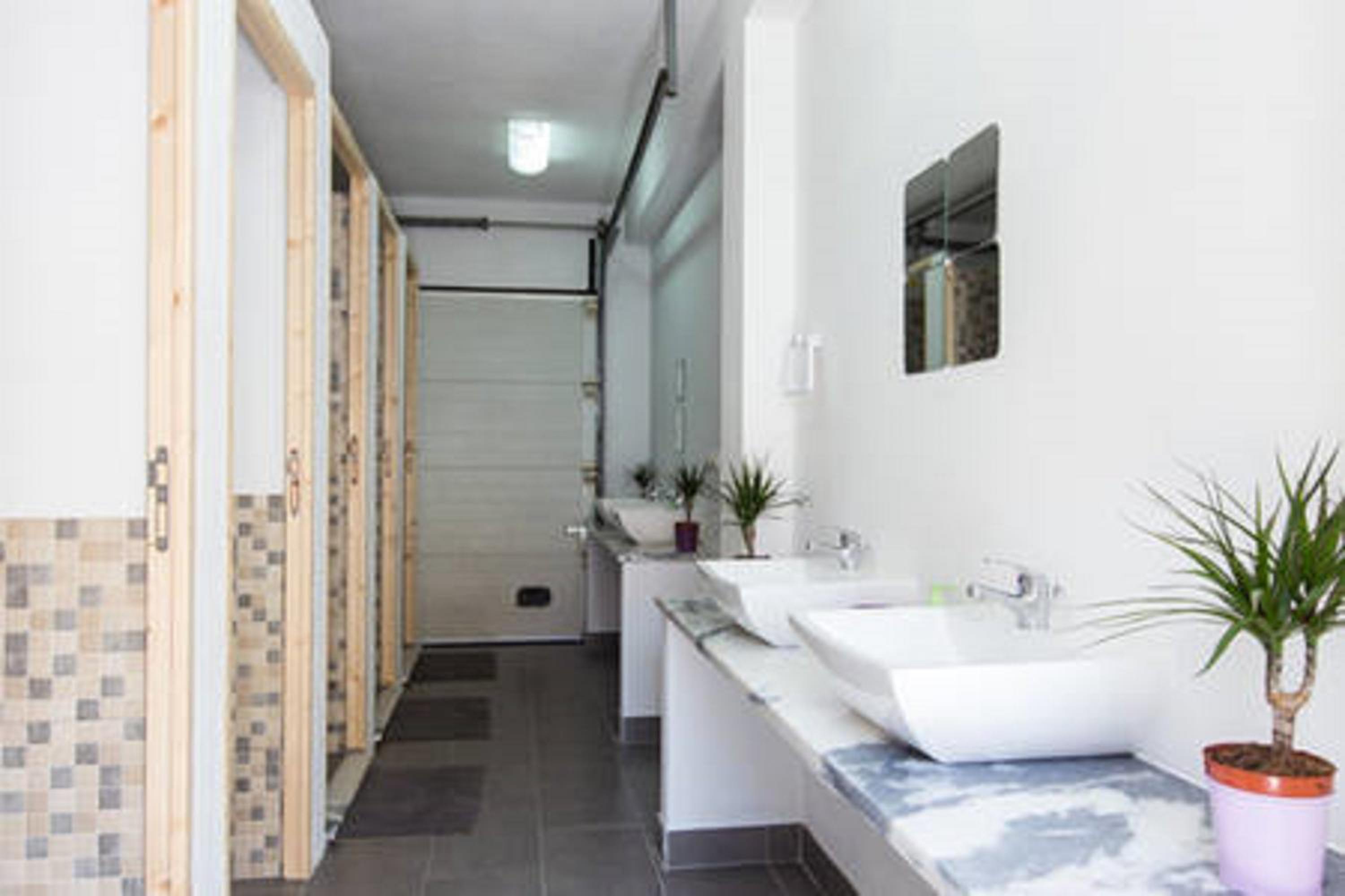 Quadruple Room with Shared Bathroom photo 3
