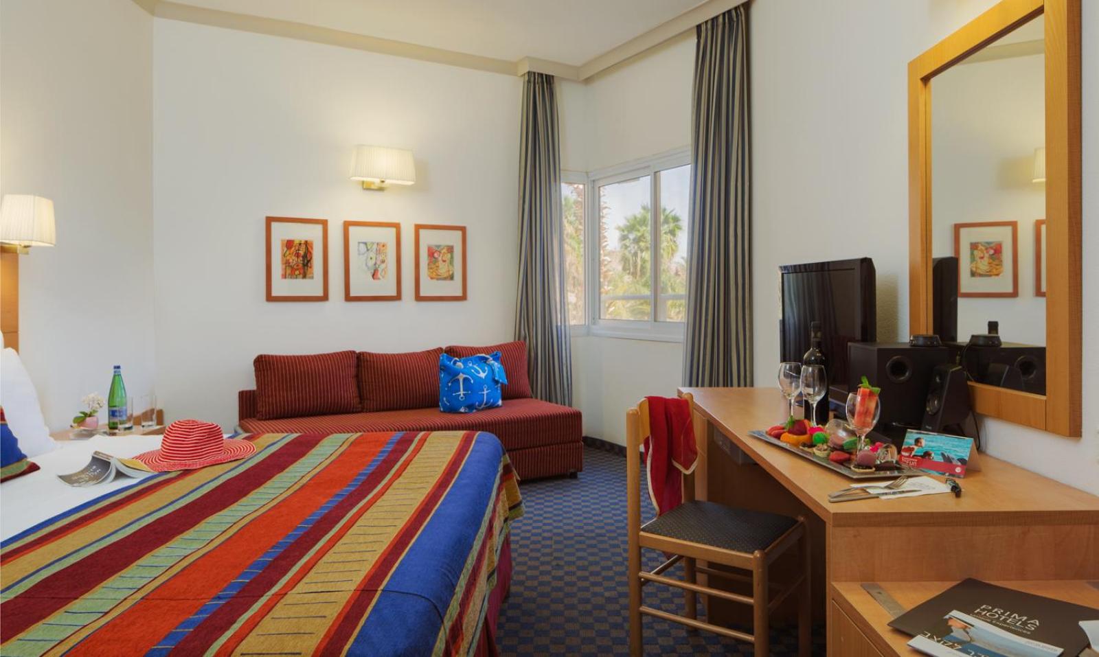 Double or Twin Room with Sea View - Photo 9