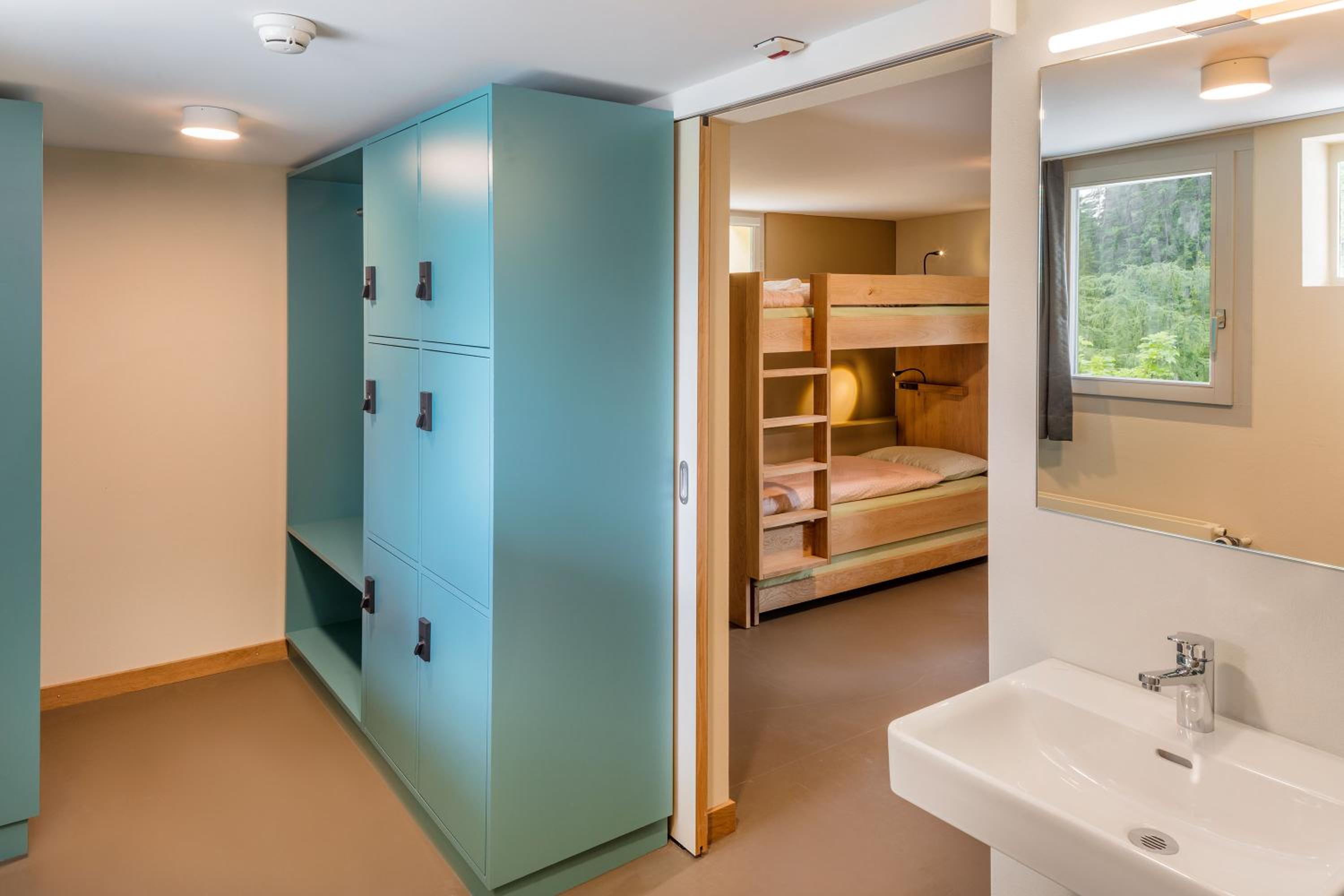 Bed in 4-Bed Mixed Dormitory Room with Shared Bathroom photo 1