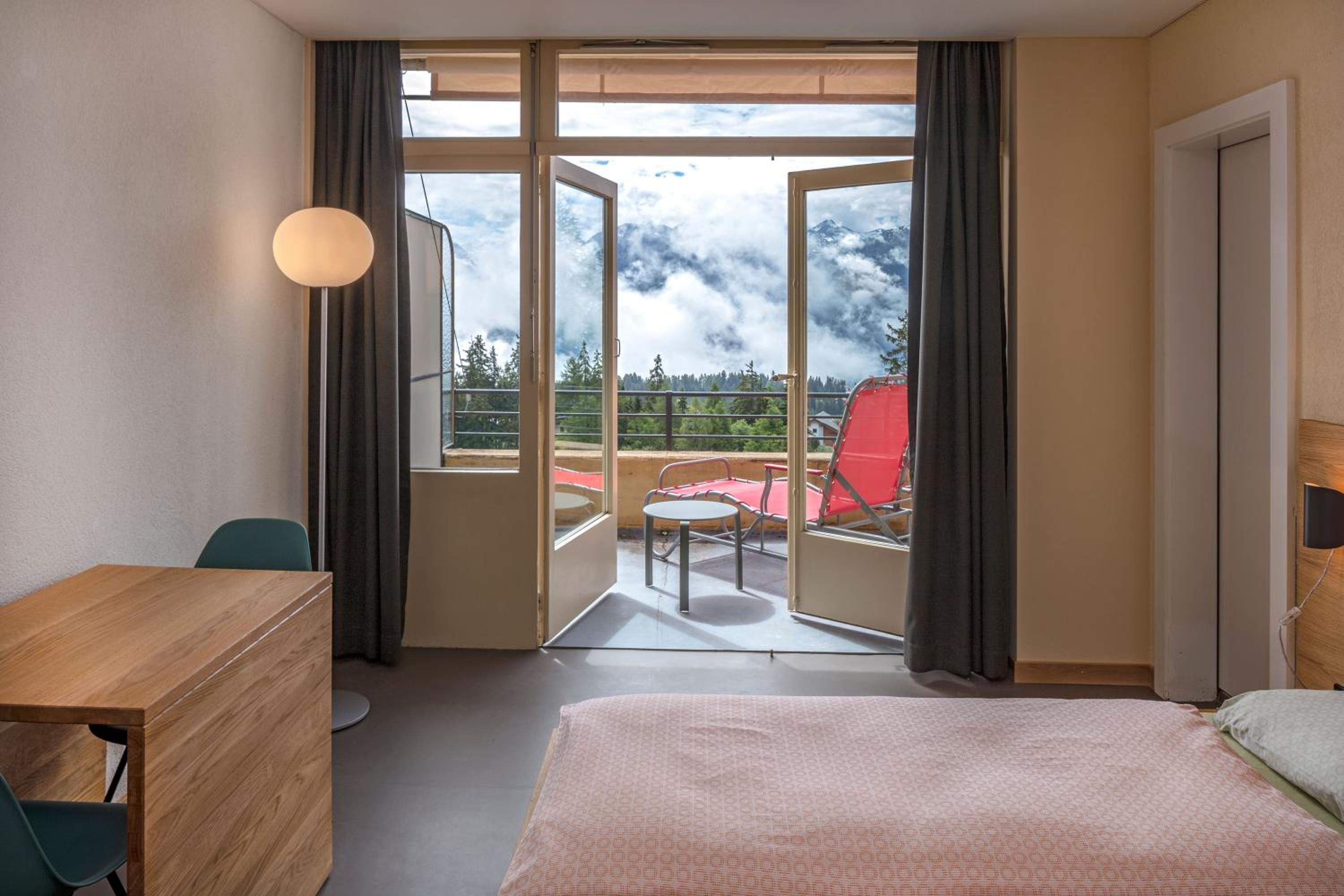 Single Room with Private Bathroom photo 2