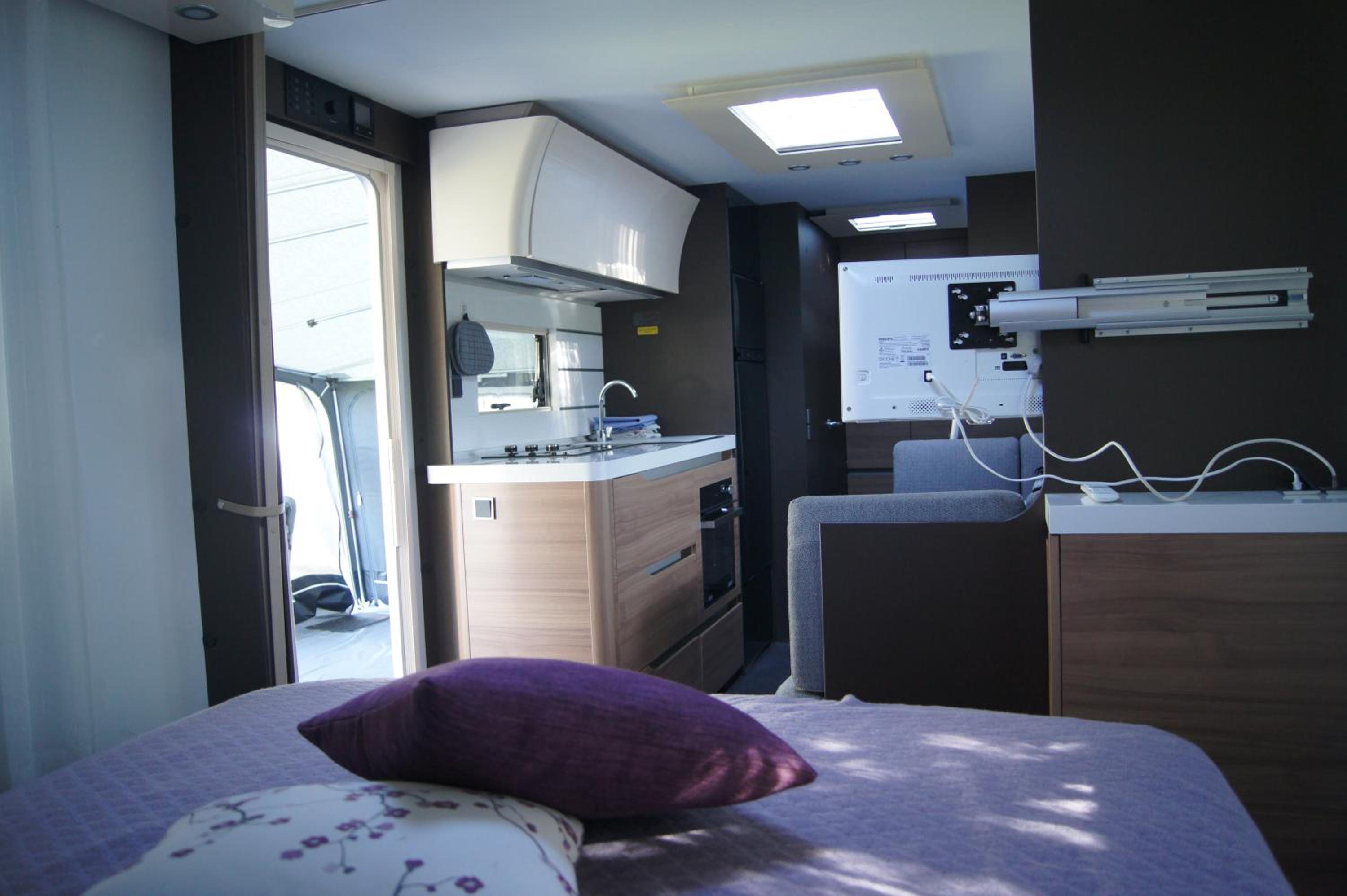 Caravan thumbnail 5