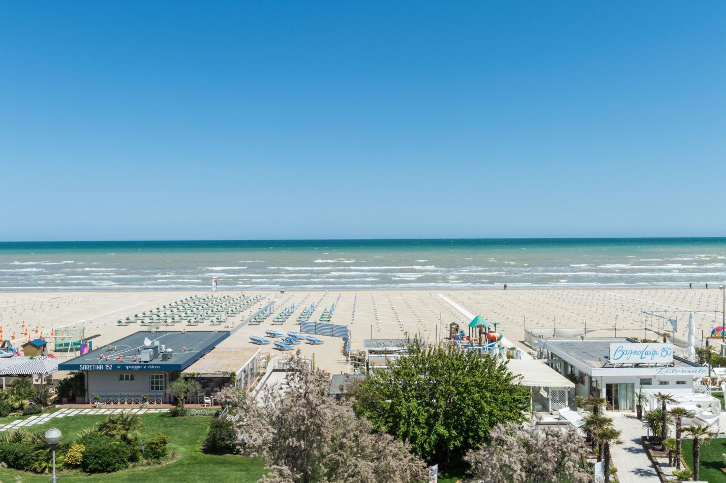 Double or Twin Room with Sea View - Photo 24