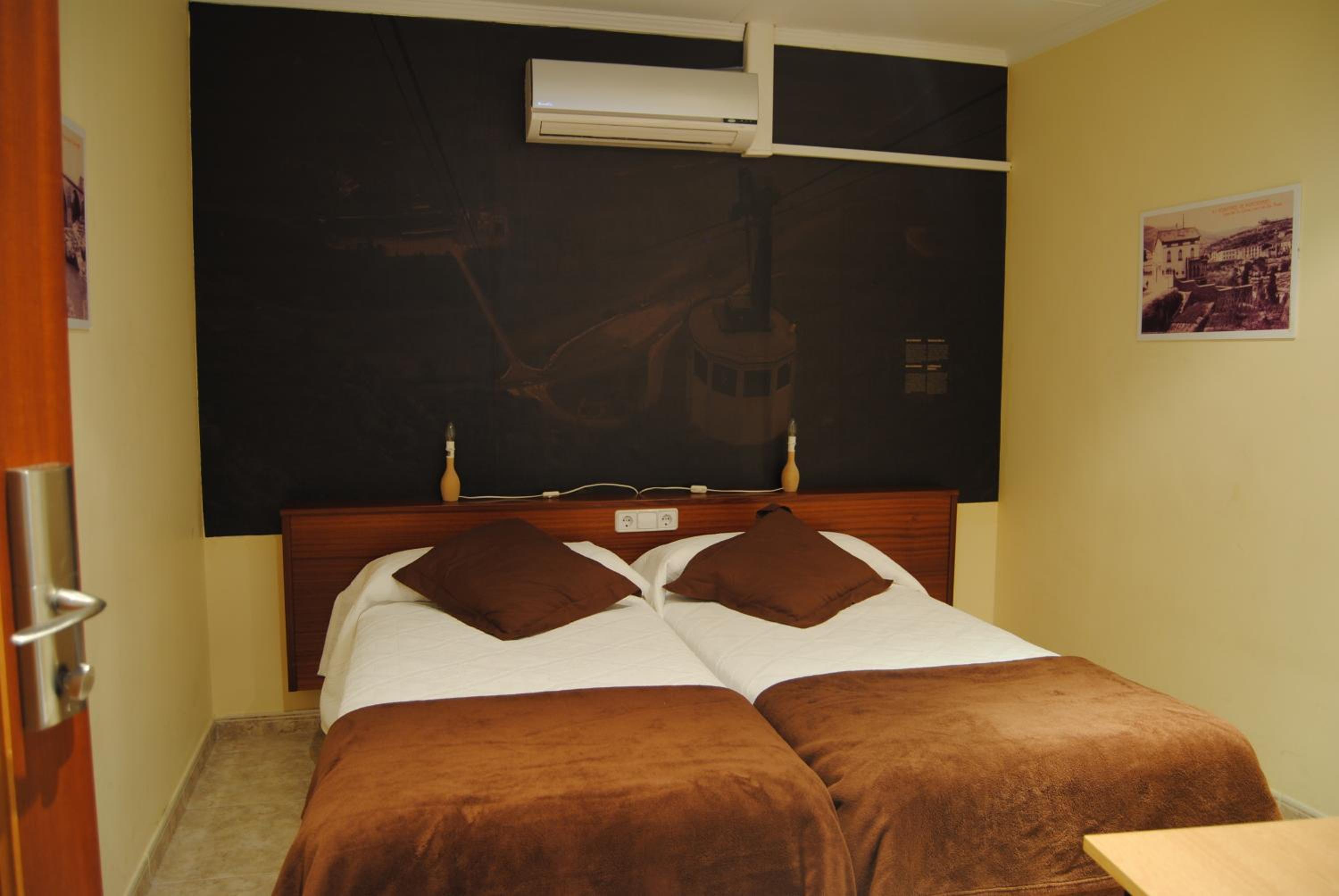 Twin Room - Photo 5