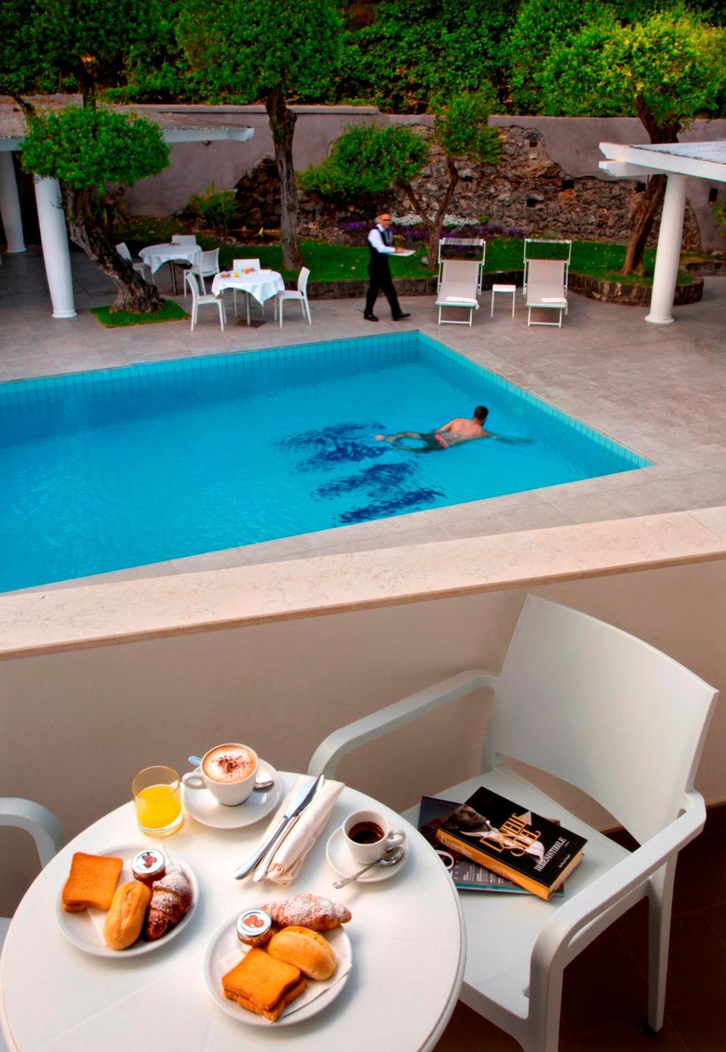 Double or Twin Room with Pool View - Photo 6