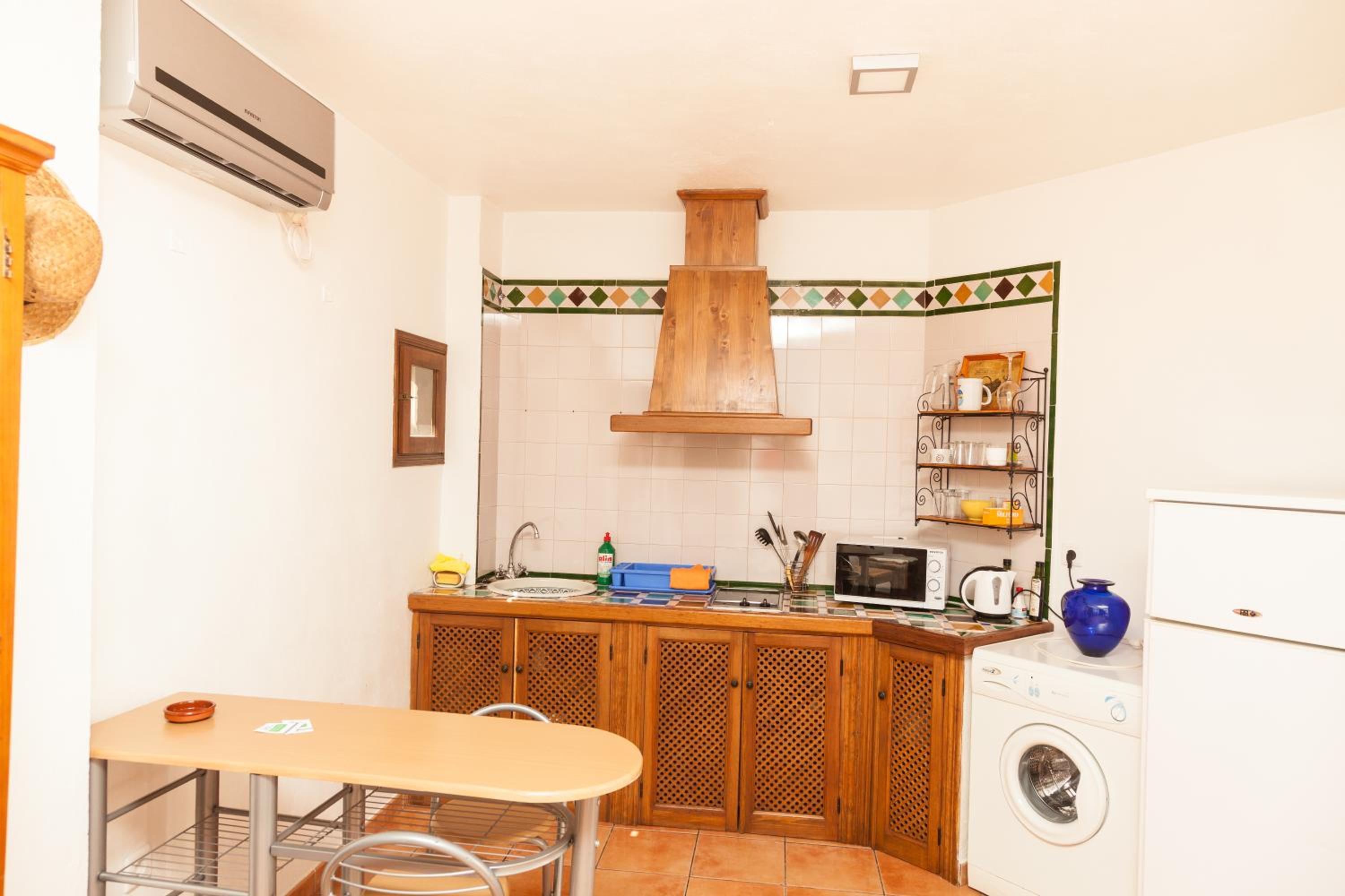 One-Bedroom Apartment - Photo 8