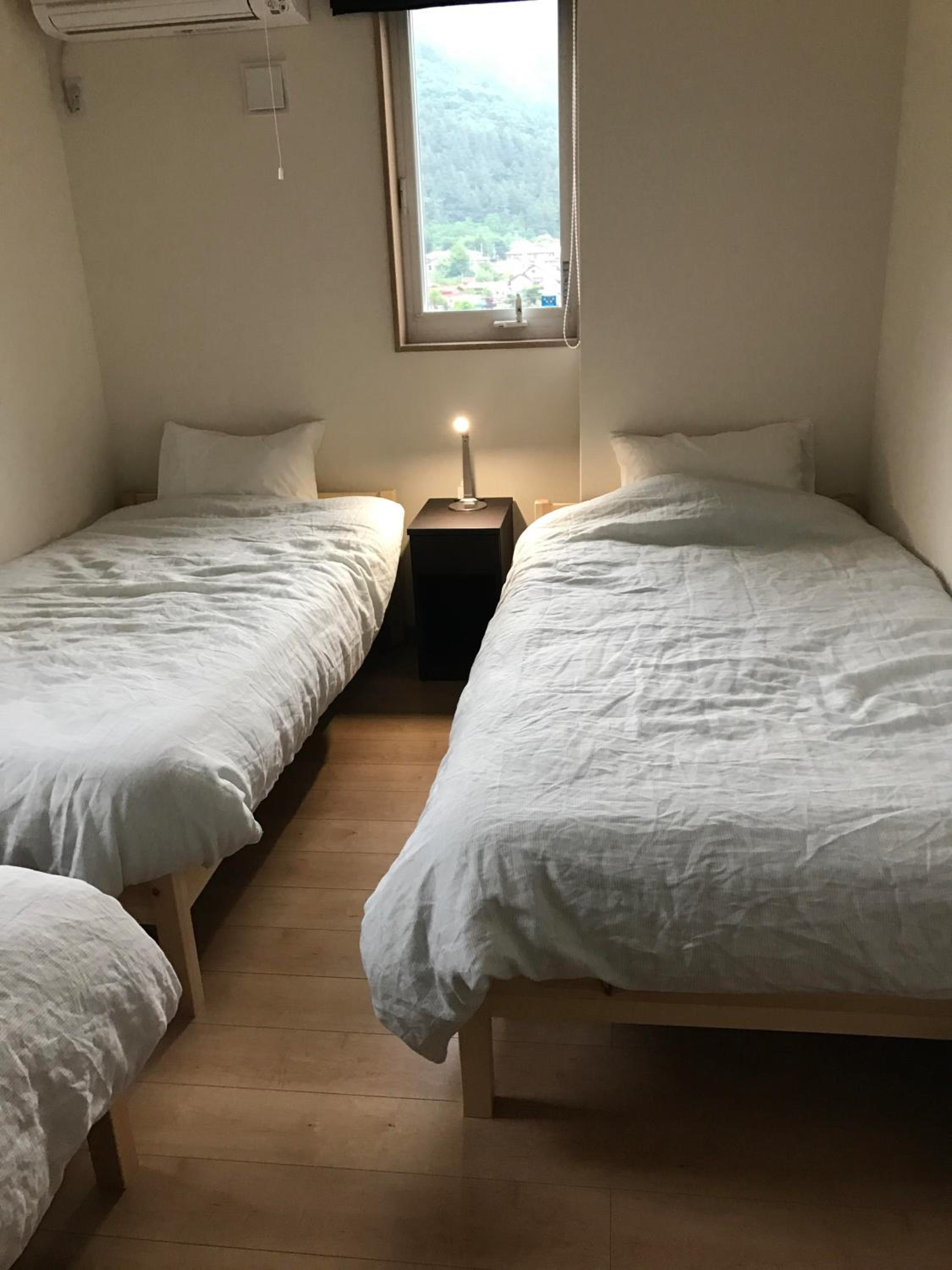 Five-Bedroom House photo 1