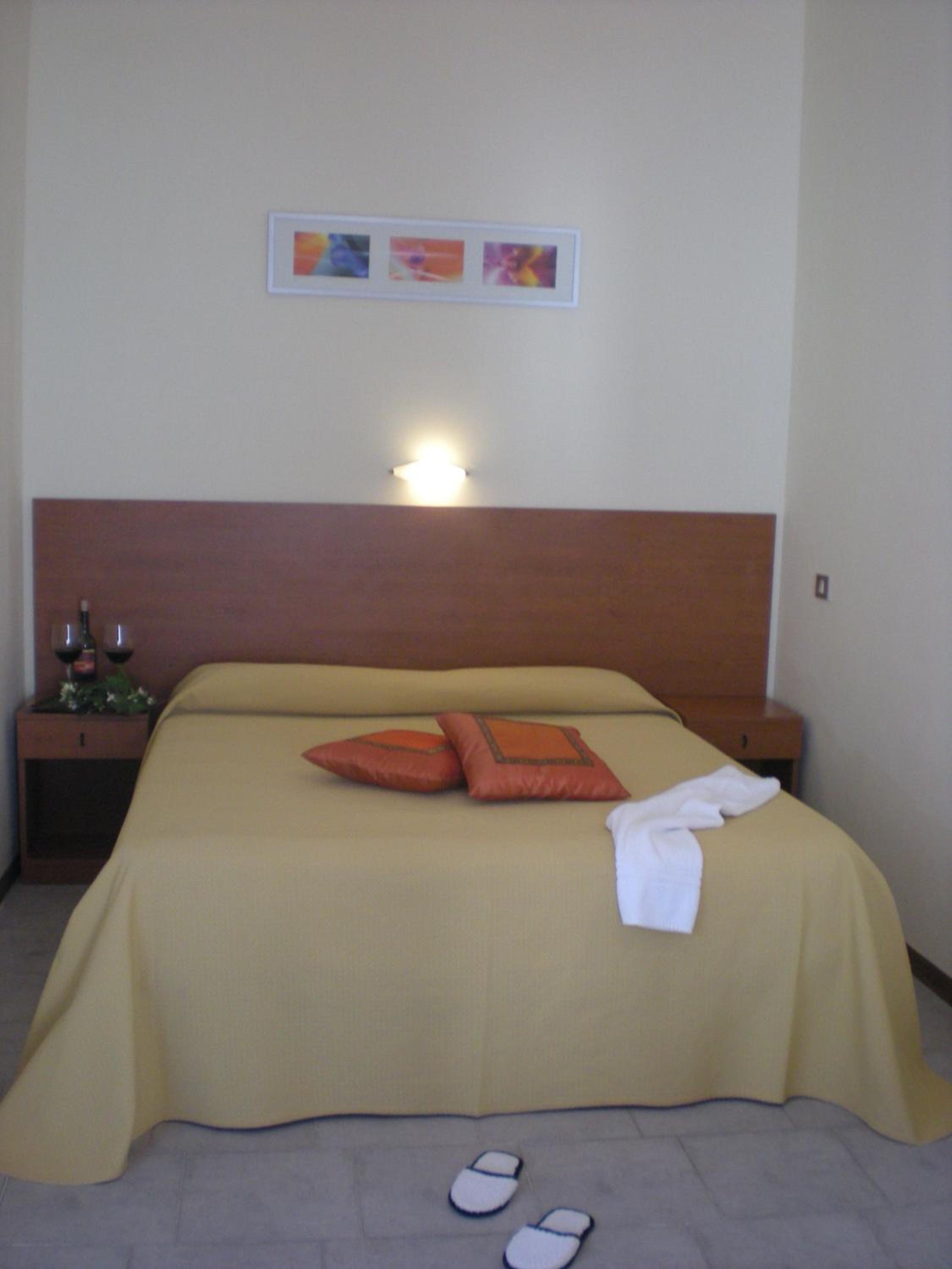 Studio (2 Adults) - Photo 3
