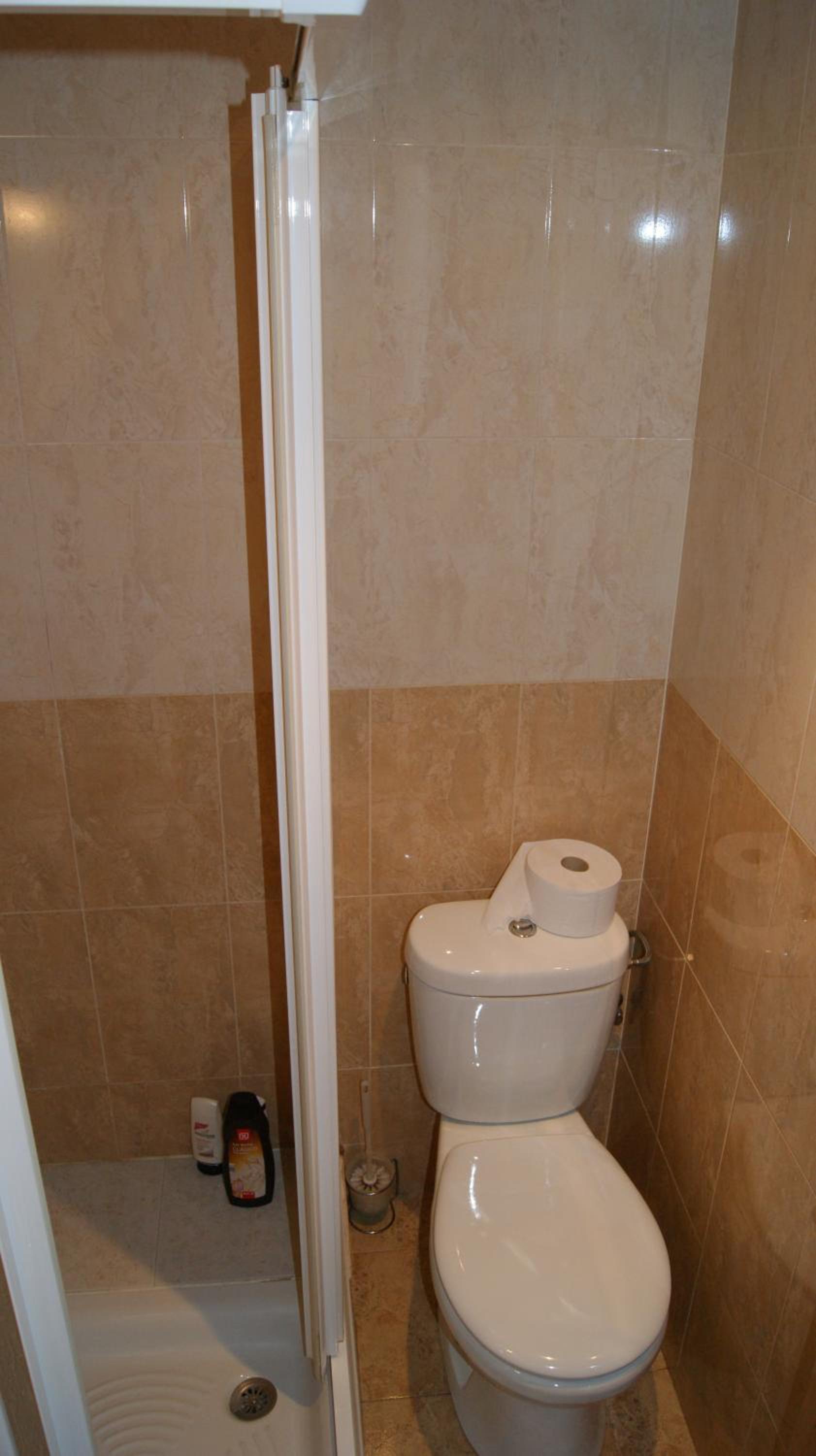 Economy Double Room with Private Bathroom - Photo 8
