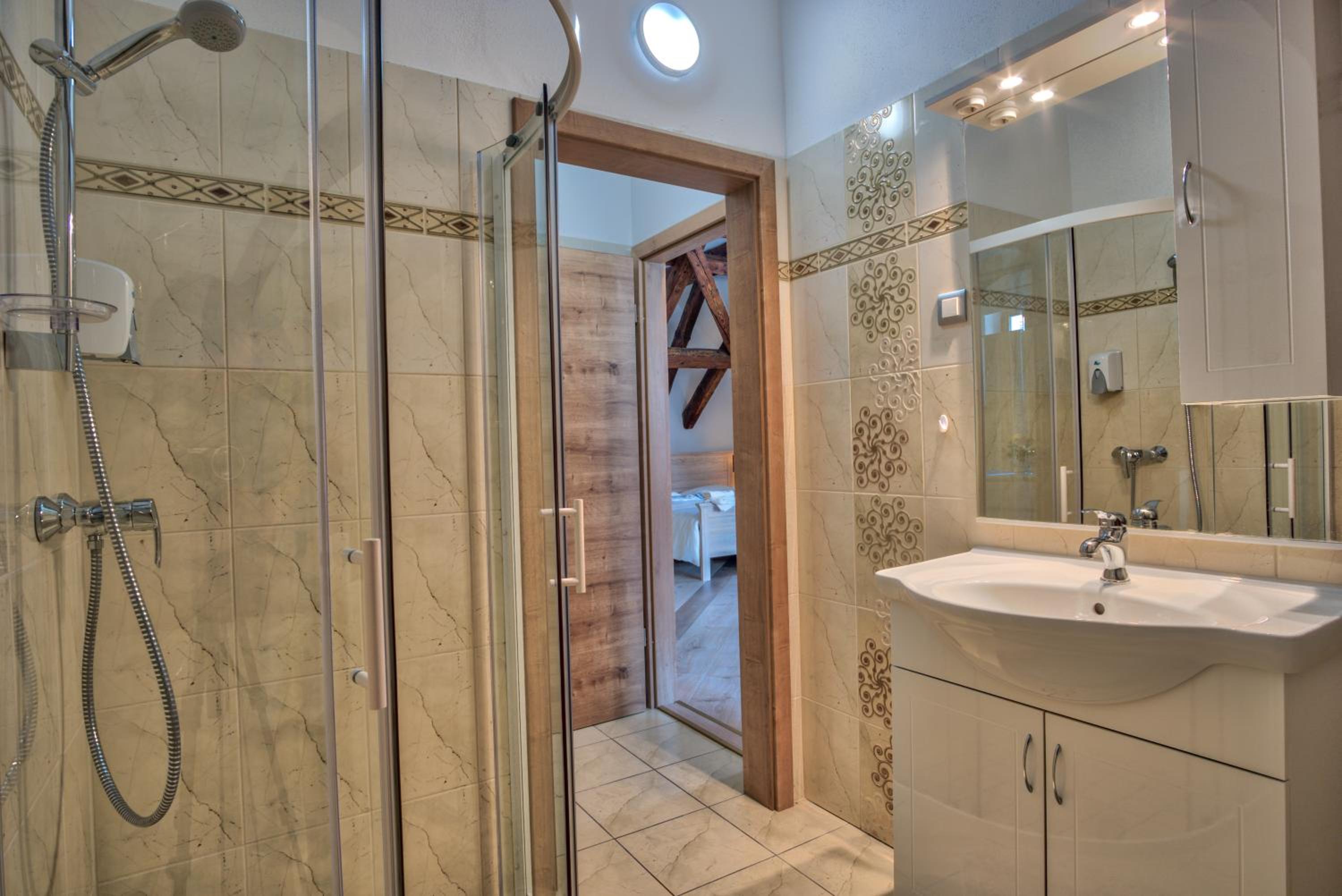 Suite - Photo 3