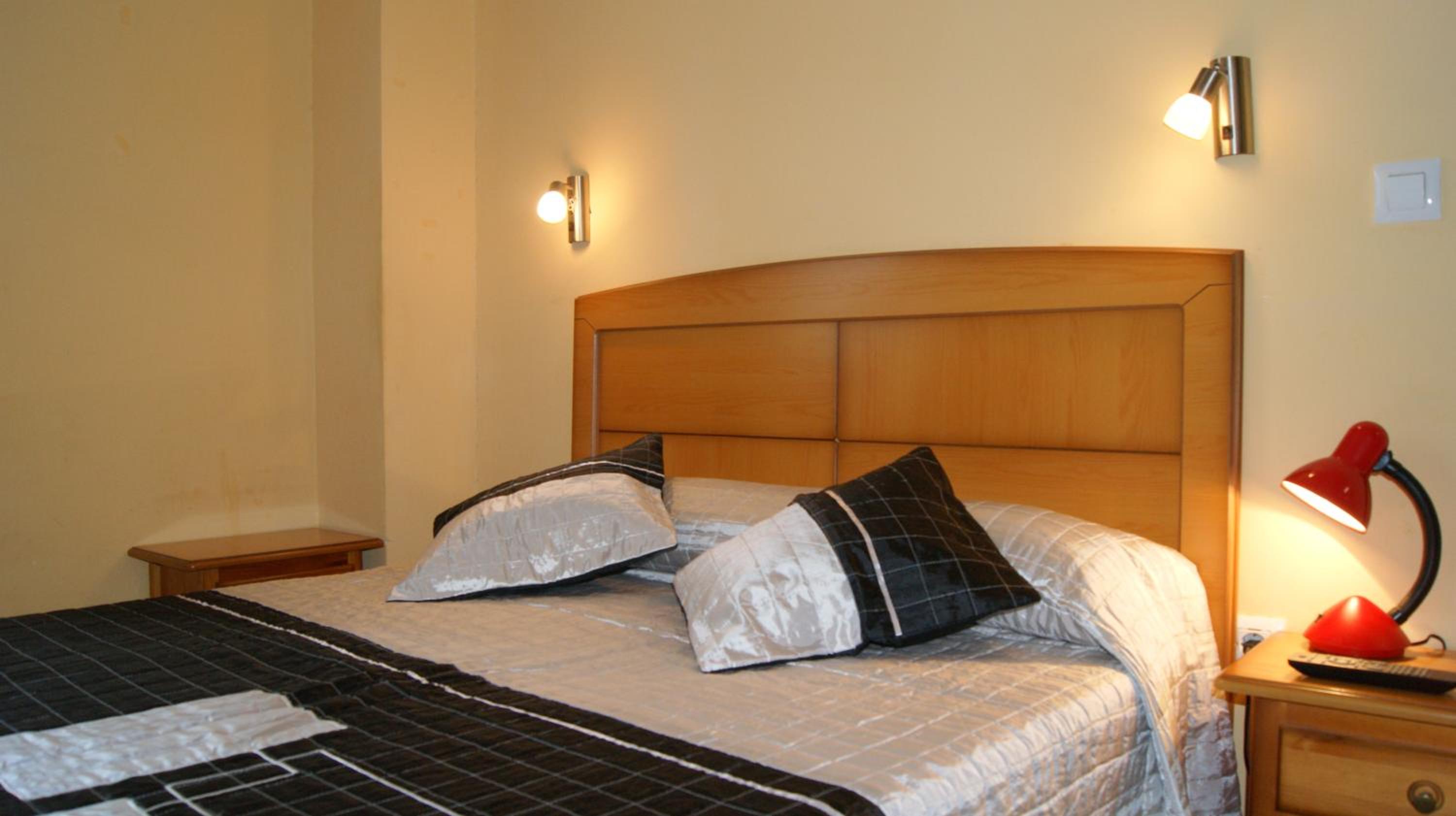 Economy Double Room with Private Bathroom - Photo 10