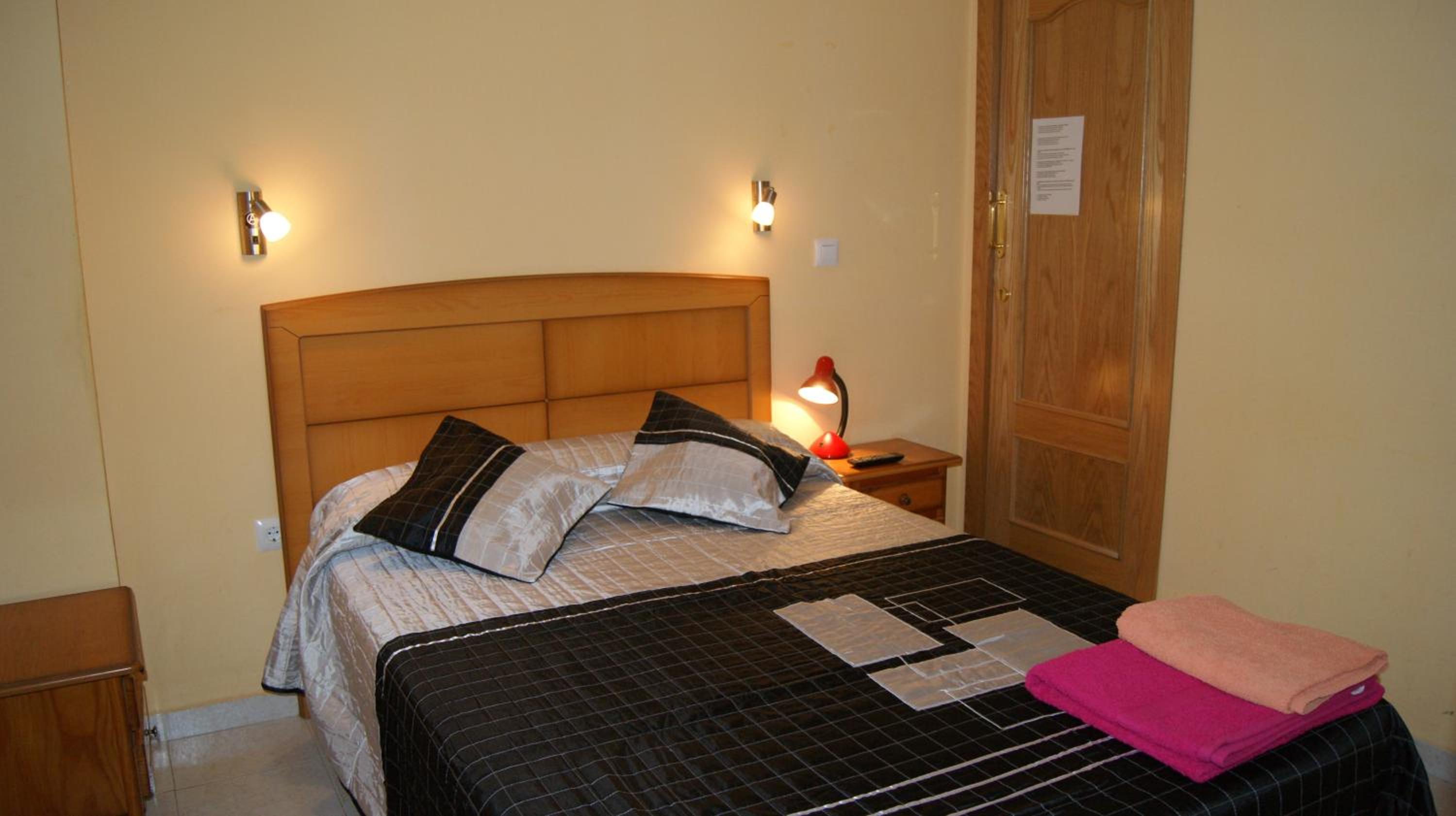 Economy Double Room with Private Bathroom - Photo 13