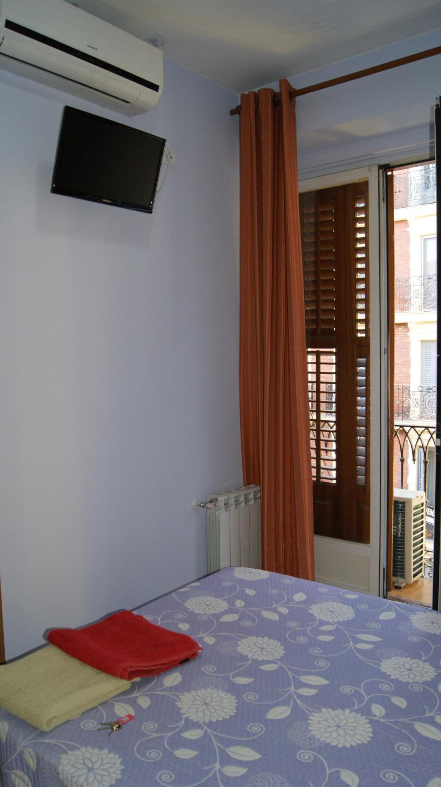 Double Room with Private Bathroom - Photo 7