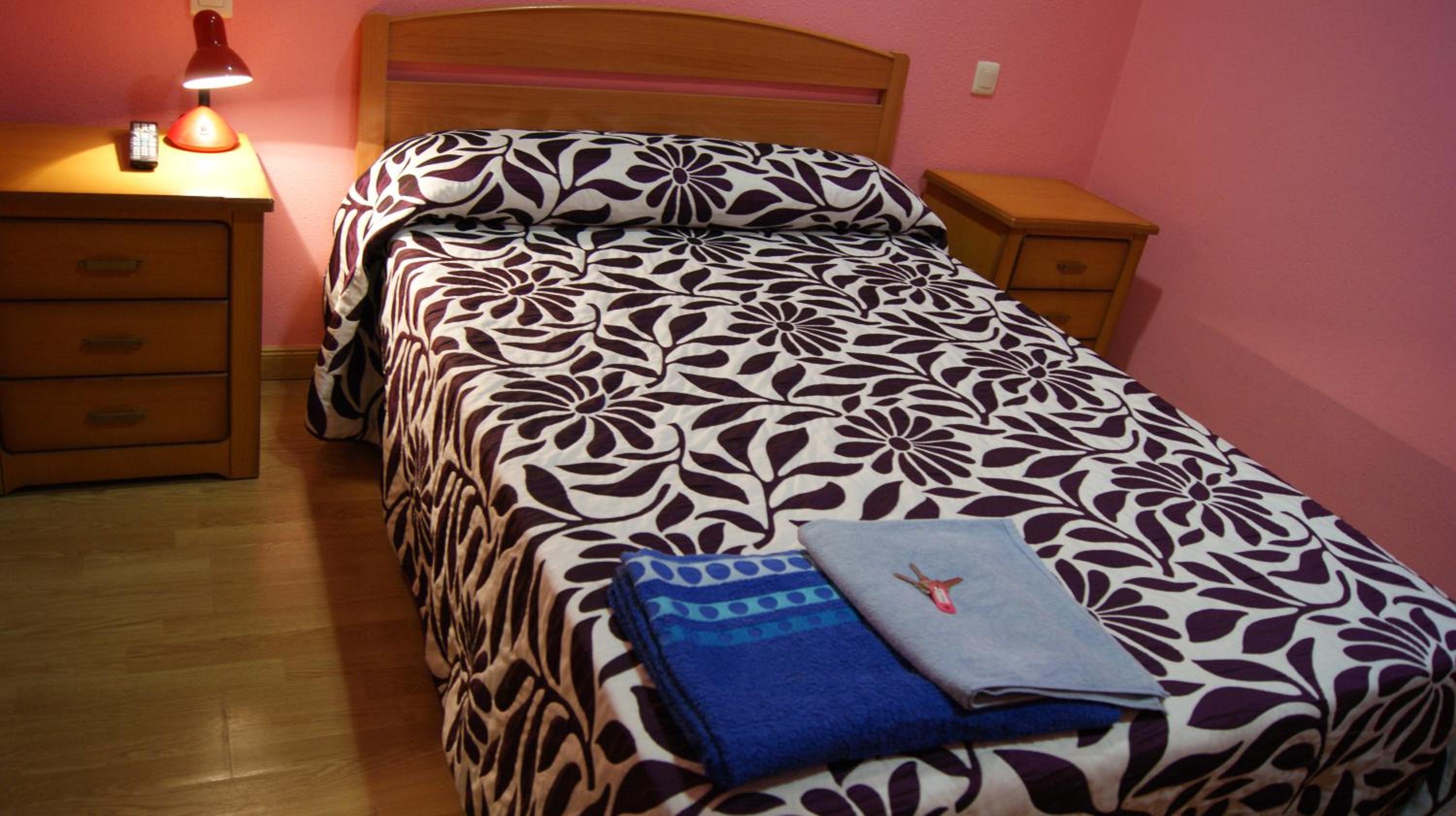 Economy Double Room with Private Bathroom - Photo 11