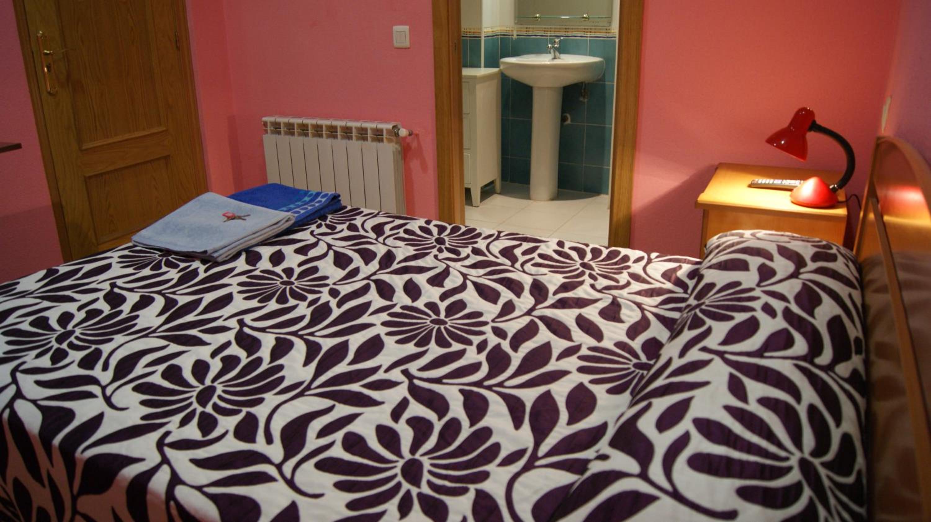 Economy Double Room with Private Bathroom - Photo 12