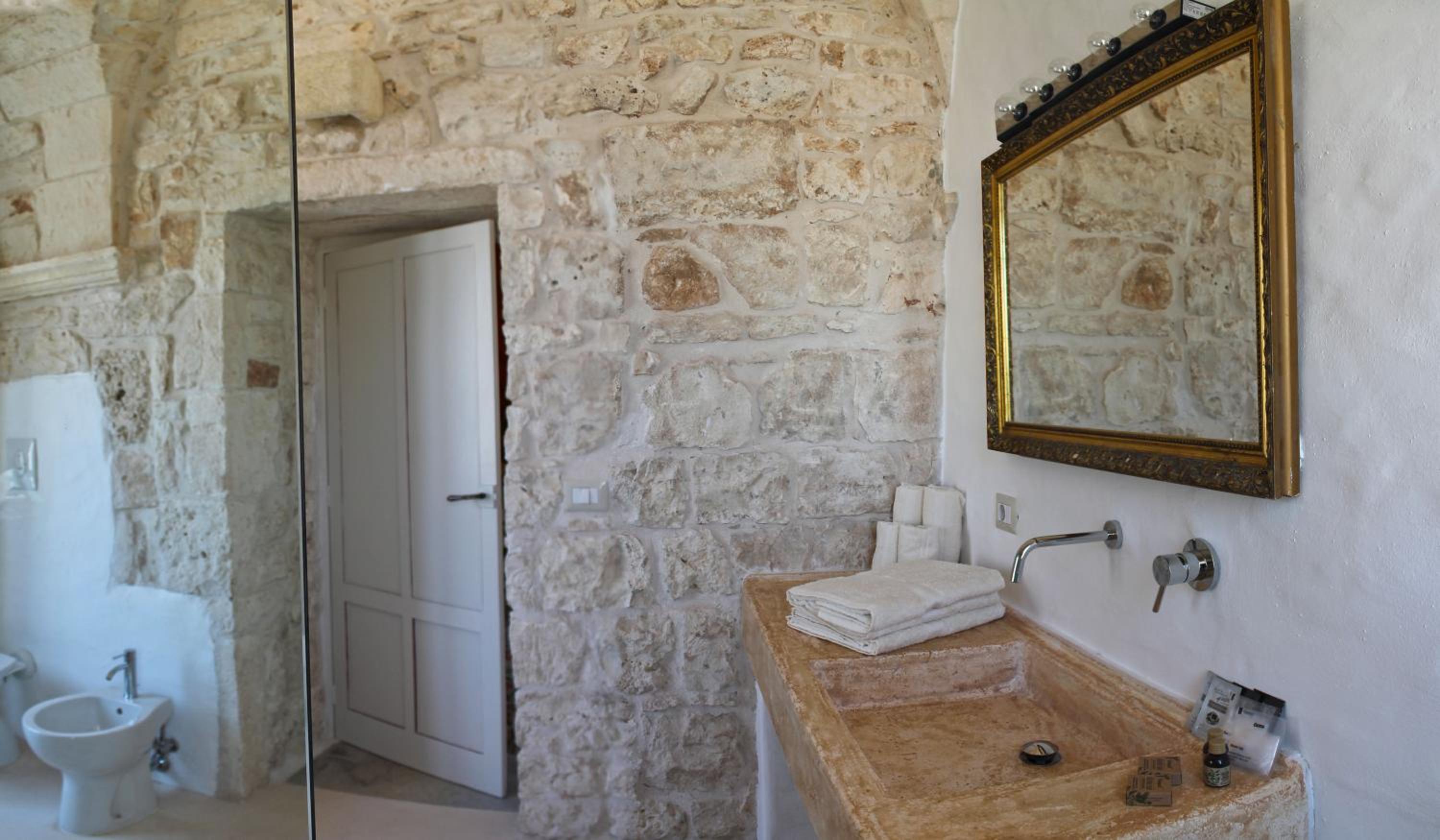 Deluxe Double Room with Balcony photo 2