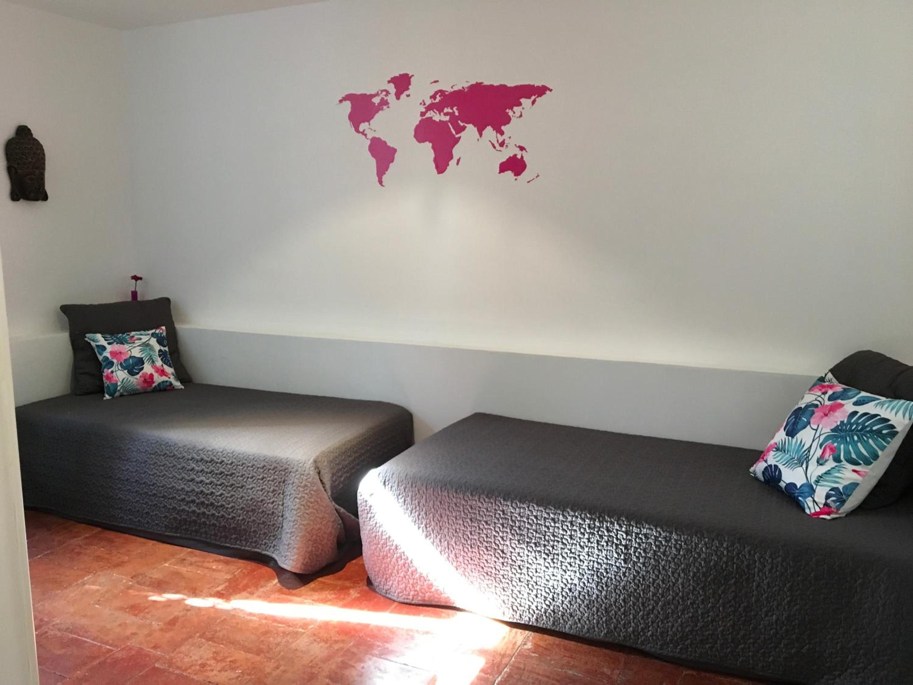 Family Room with Garden View photo 3