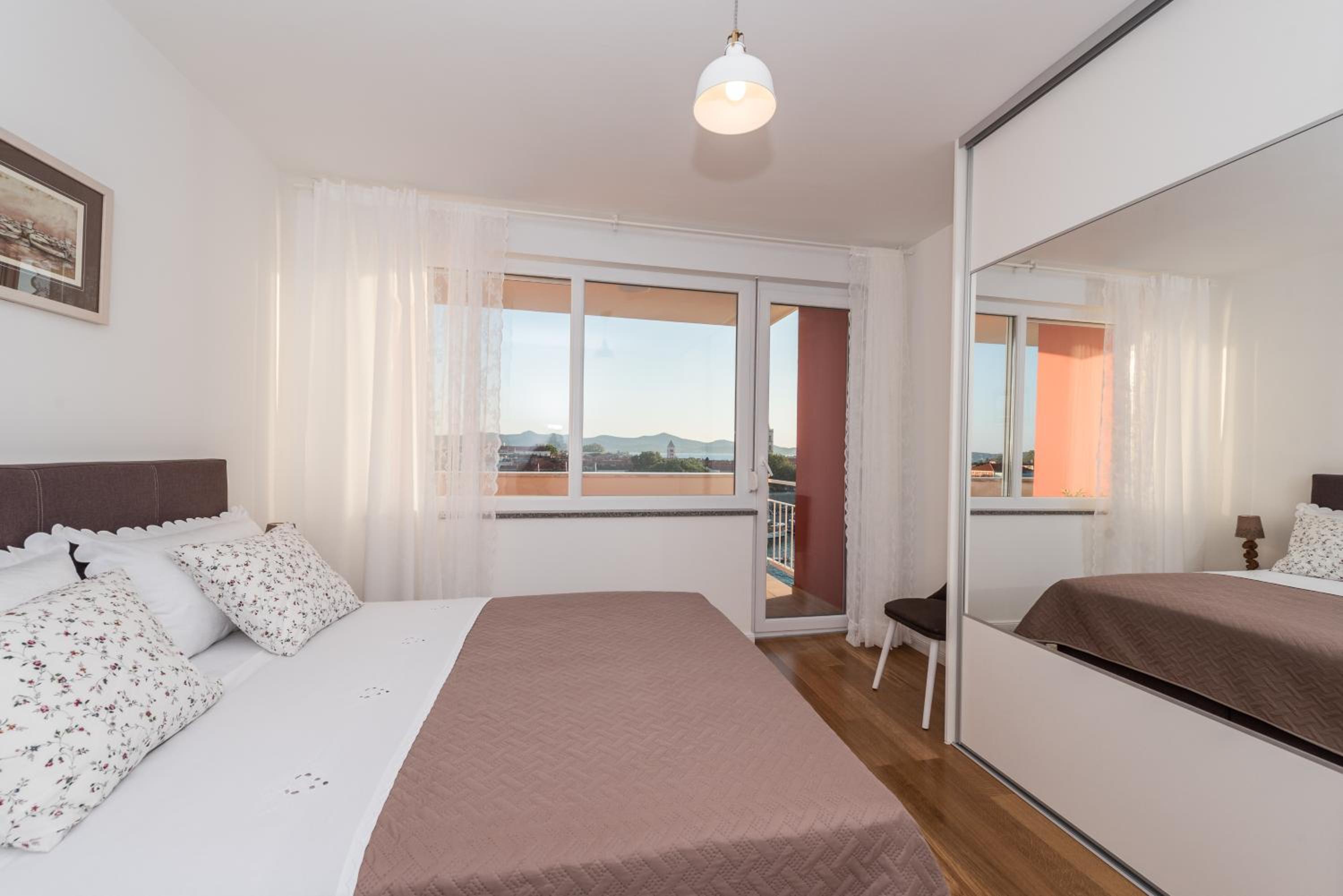 Apartment with Sea View - Photo 15