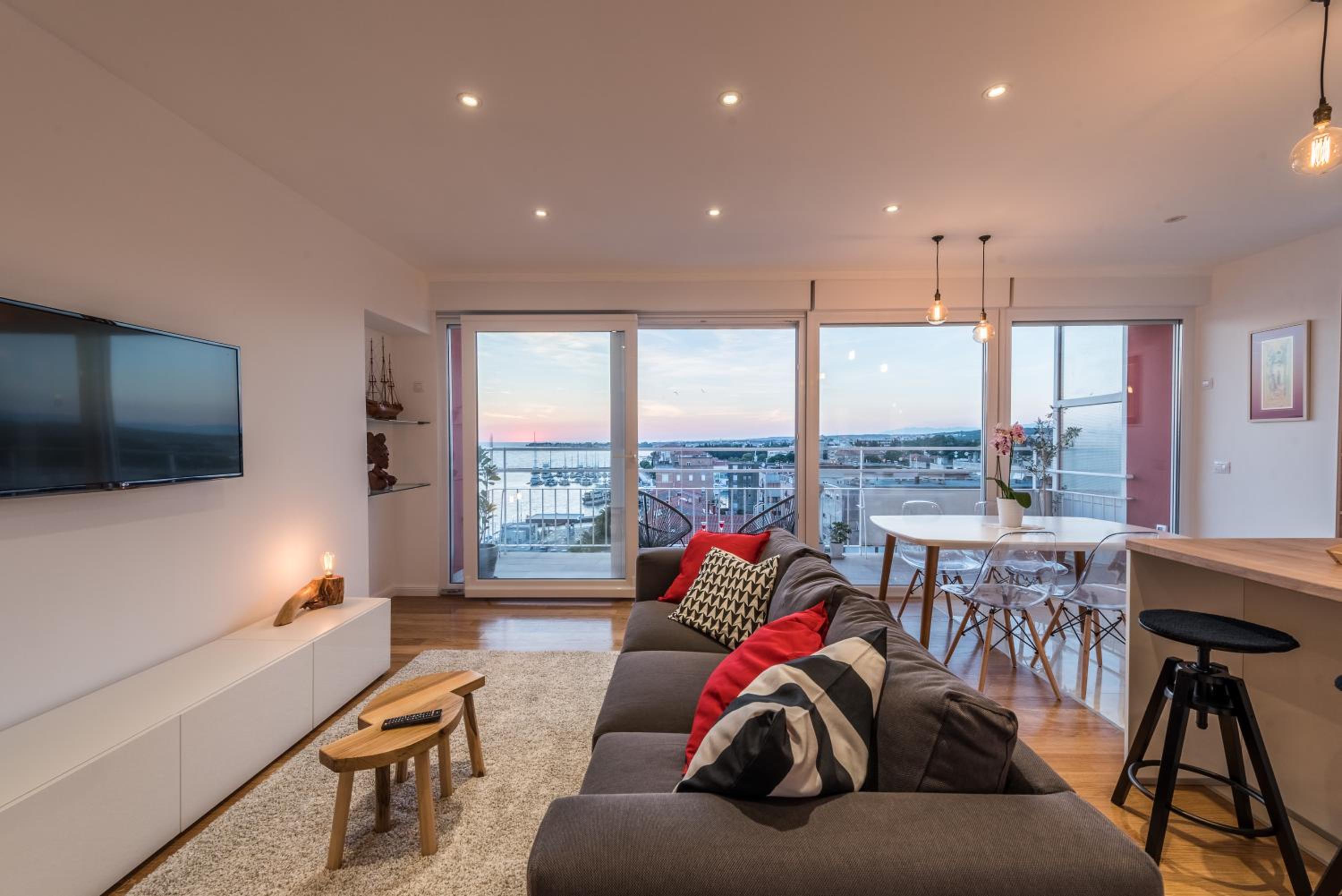 Apartment with Sea View - Photo 2