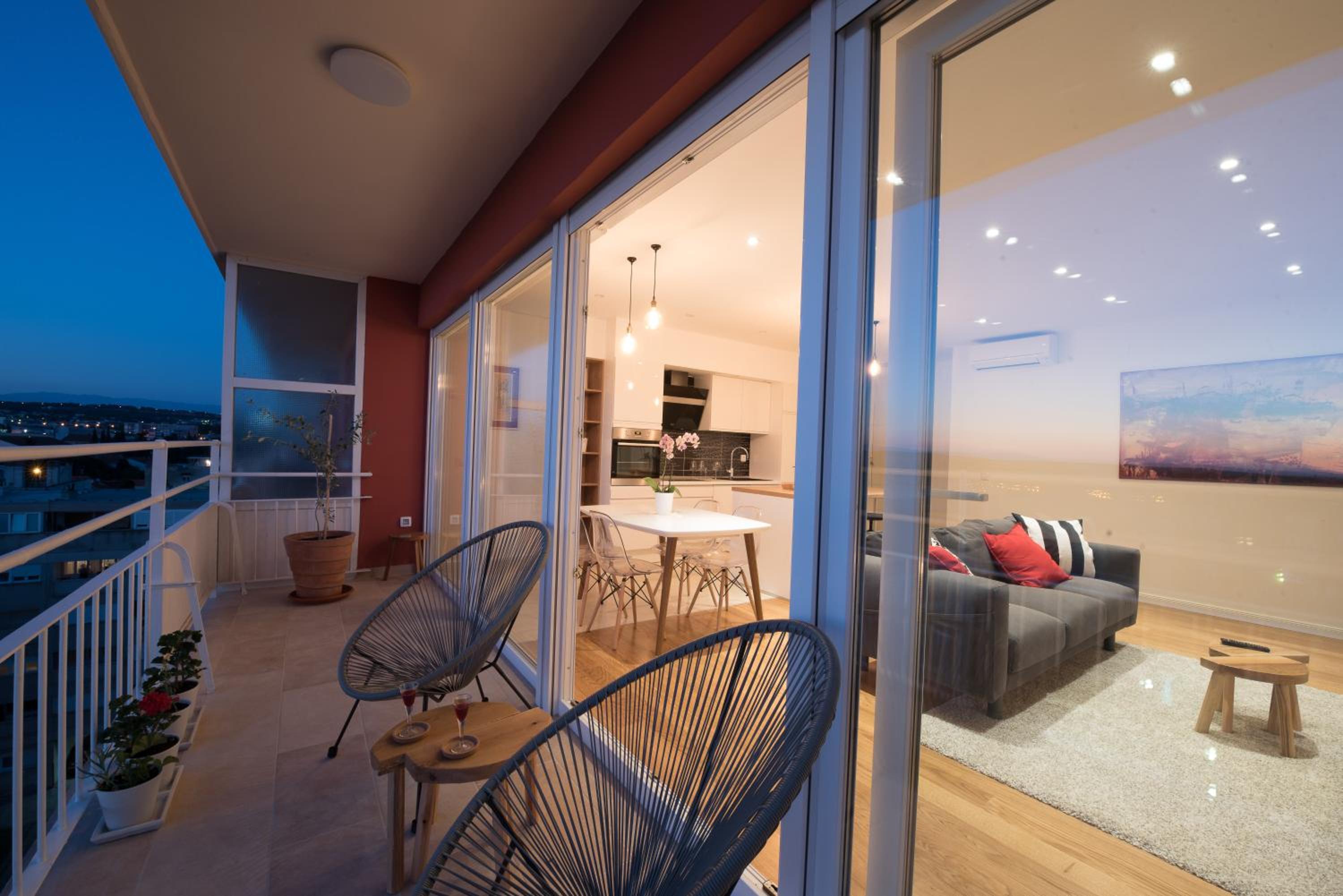 Apartment with Sea View - Photo 6