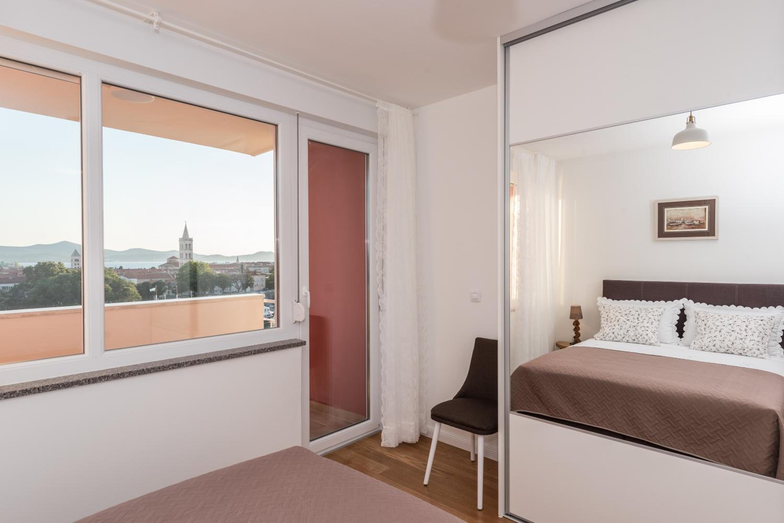Apartment with Sea View - Photo 7