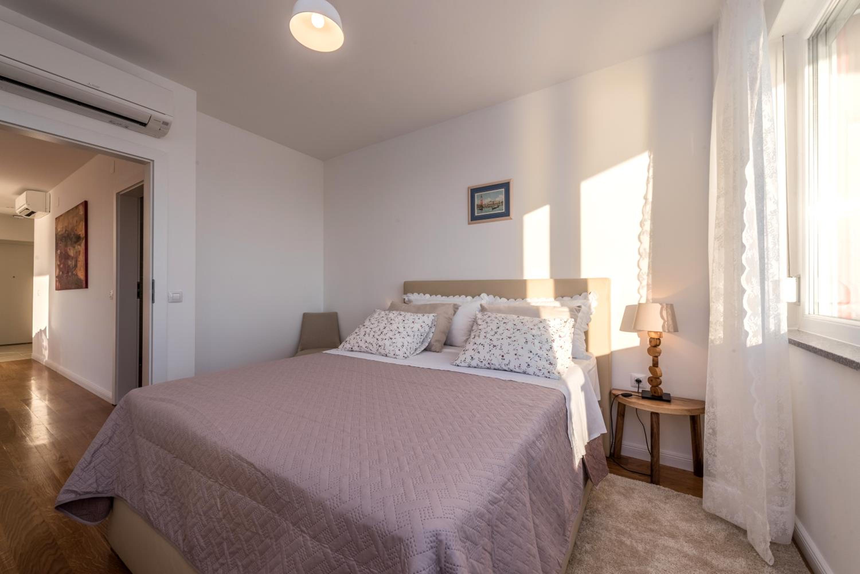 Apartment with Sea View - Photo 8