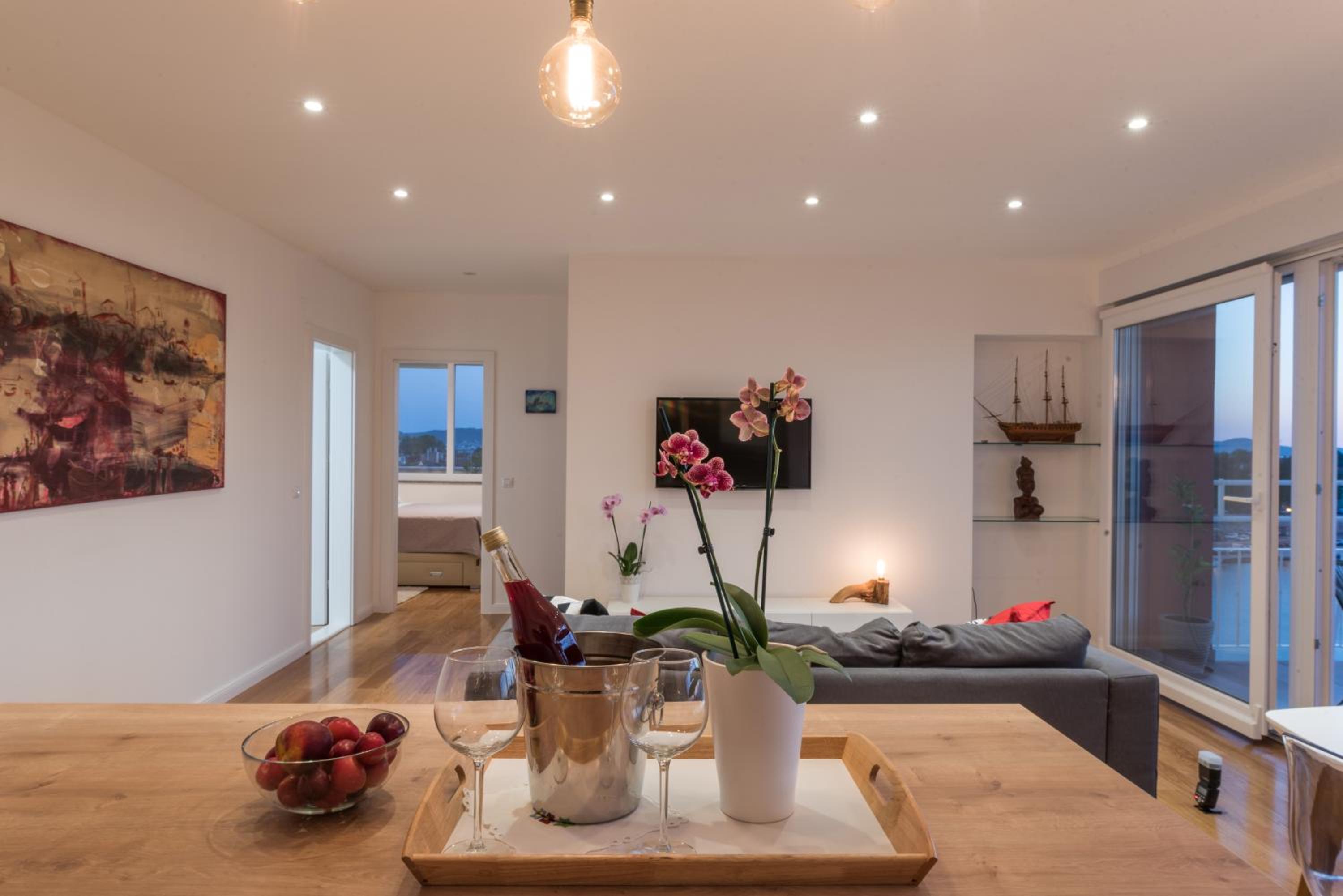 Apartment with Sea View - Photo 9
