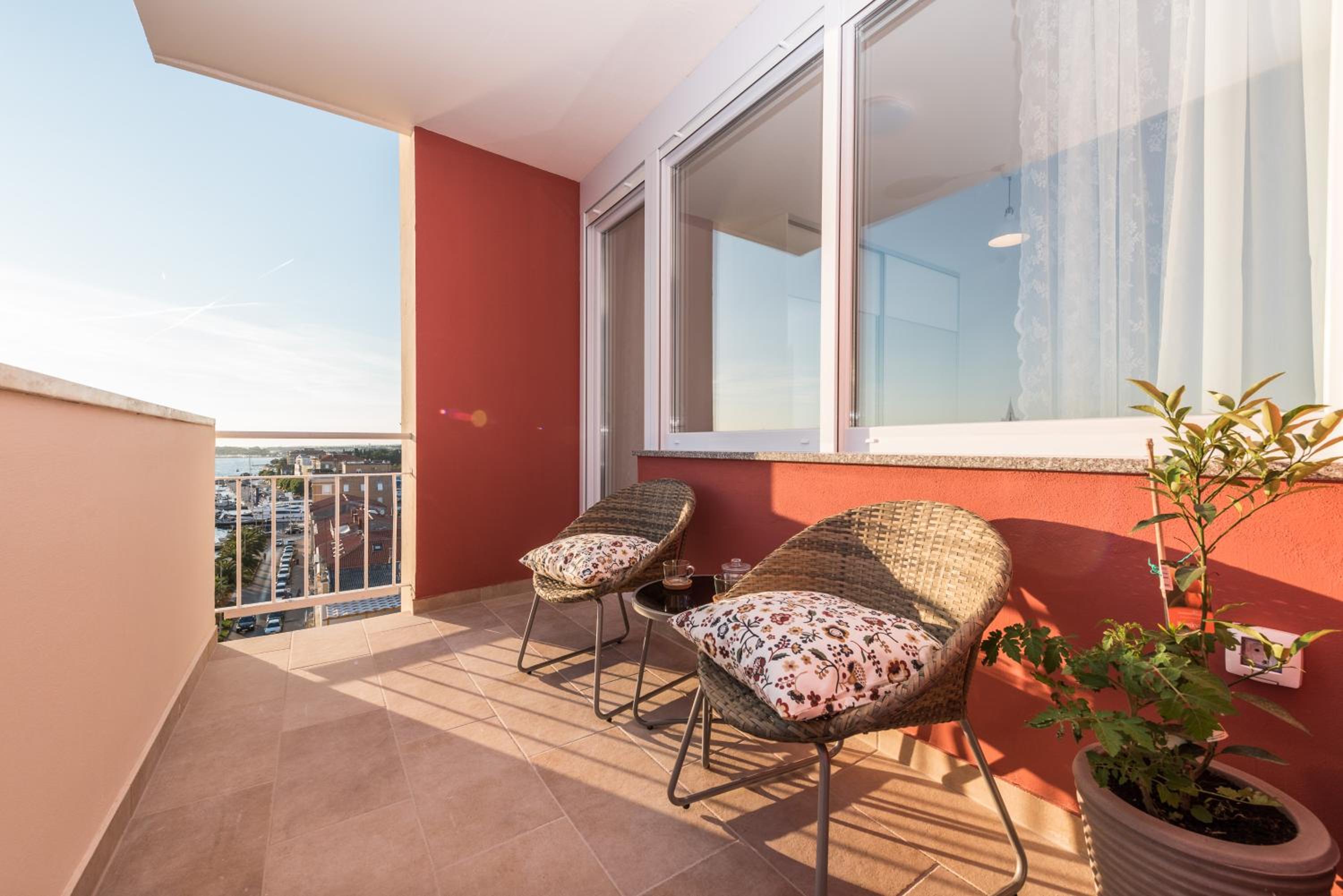 Apartment with Sea View - Photo 10